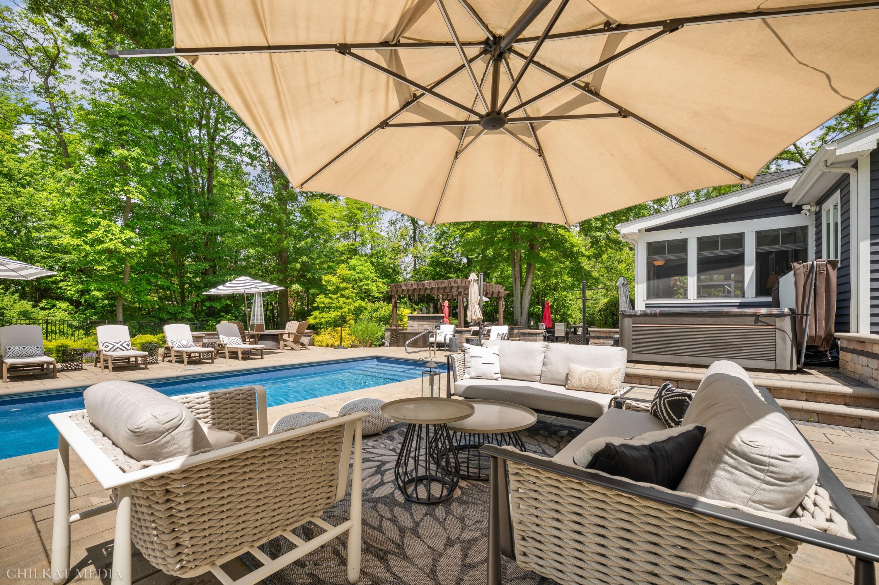 16636 Lakeshore Road