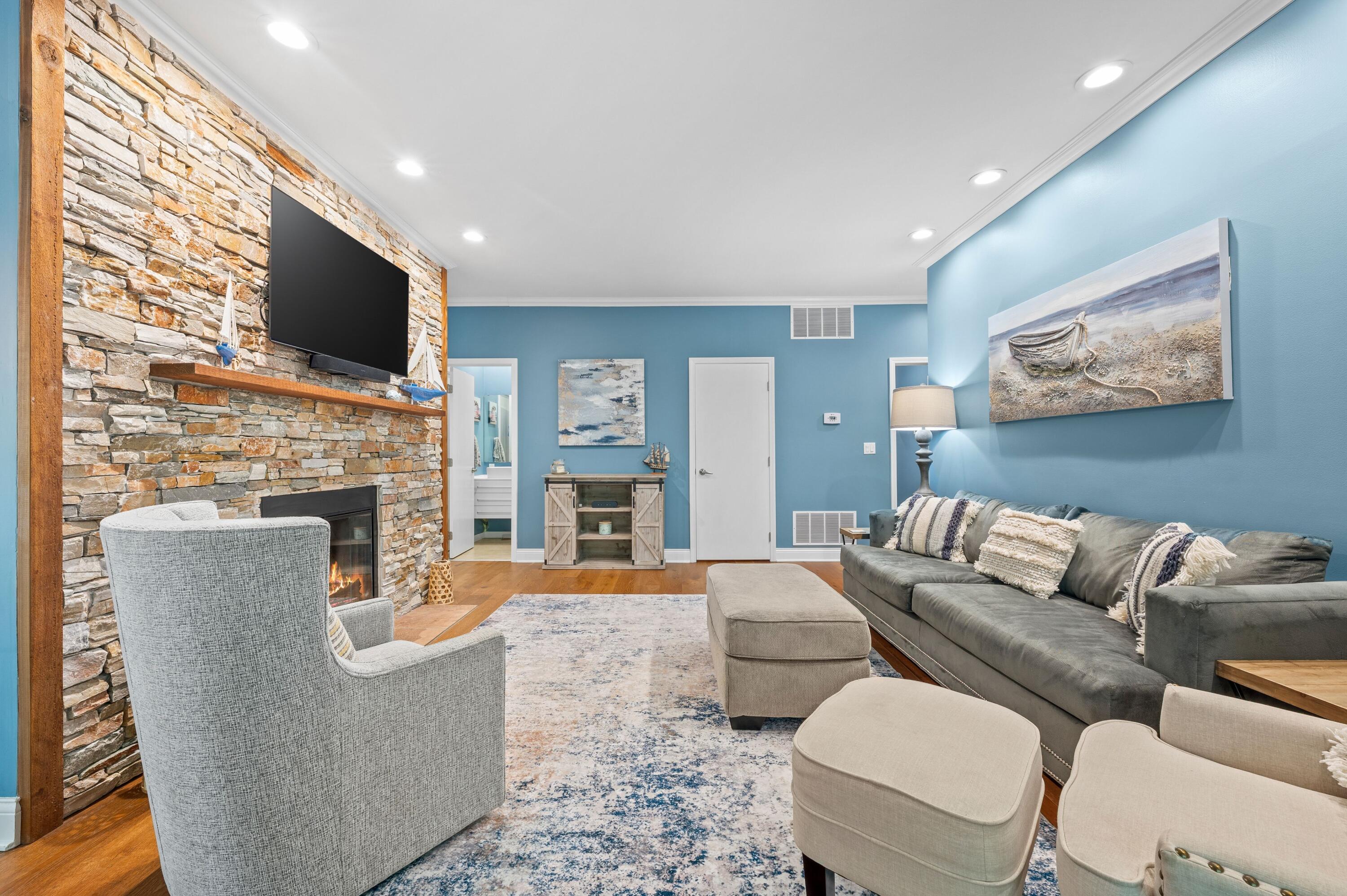 1501 W Water Street 64