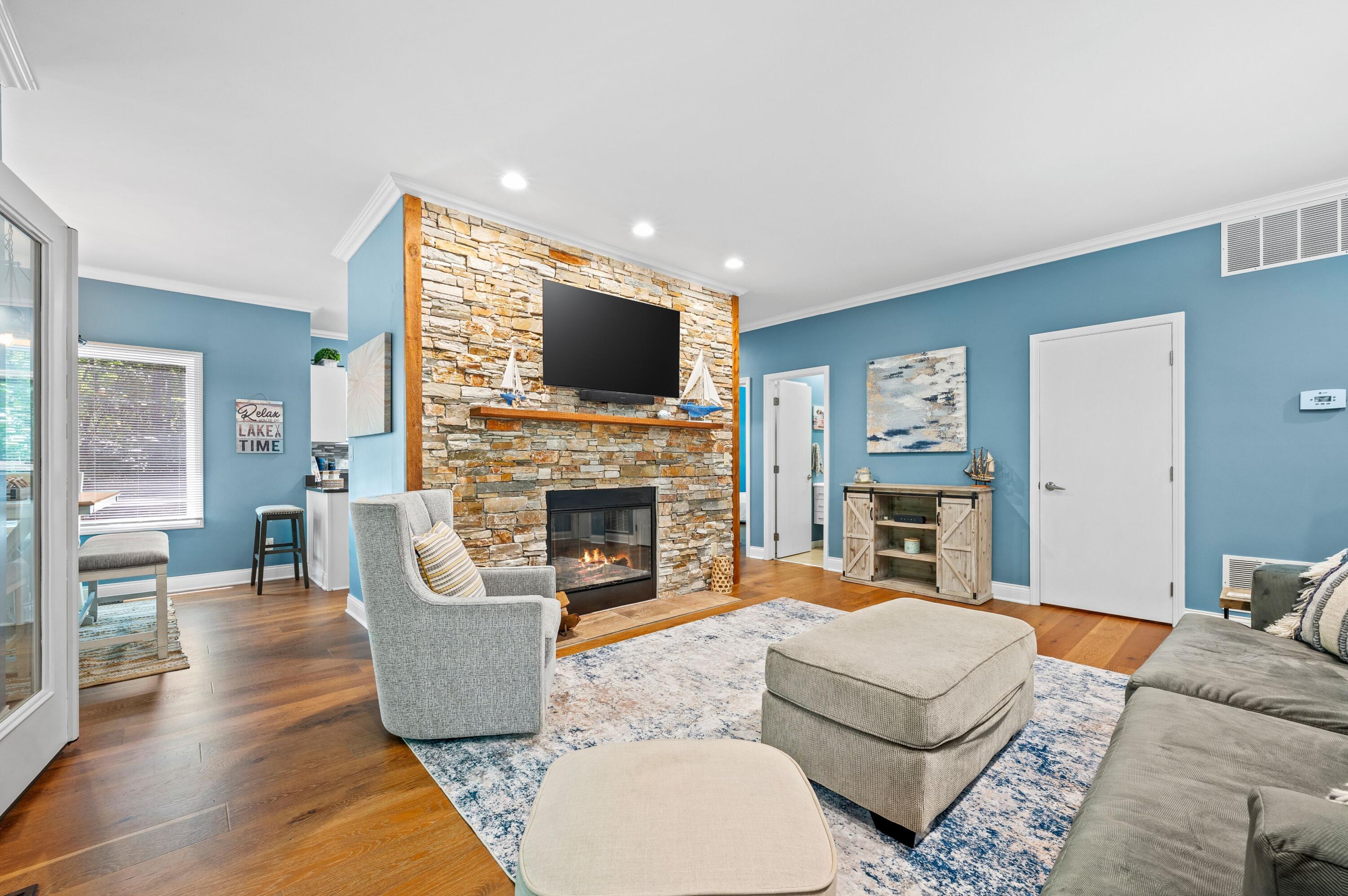 1501 W Water Street 64