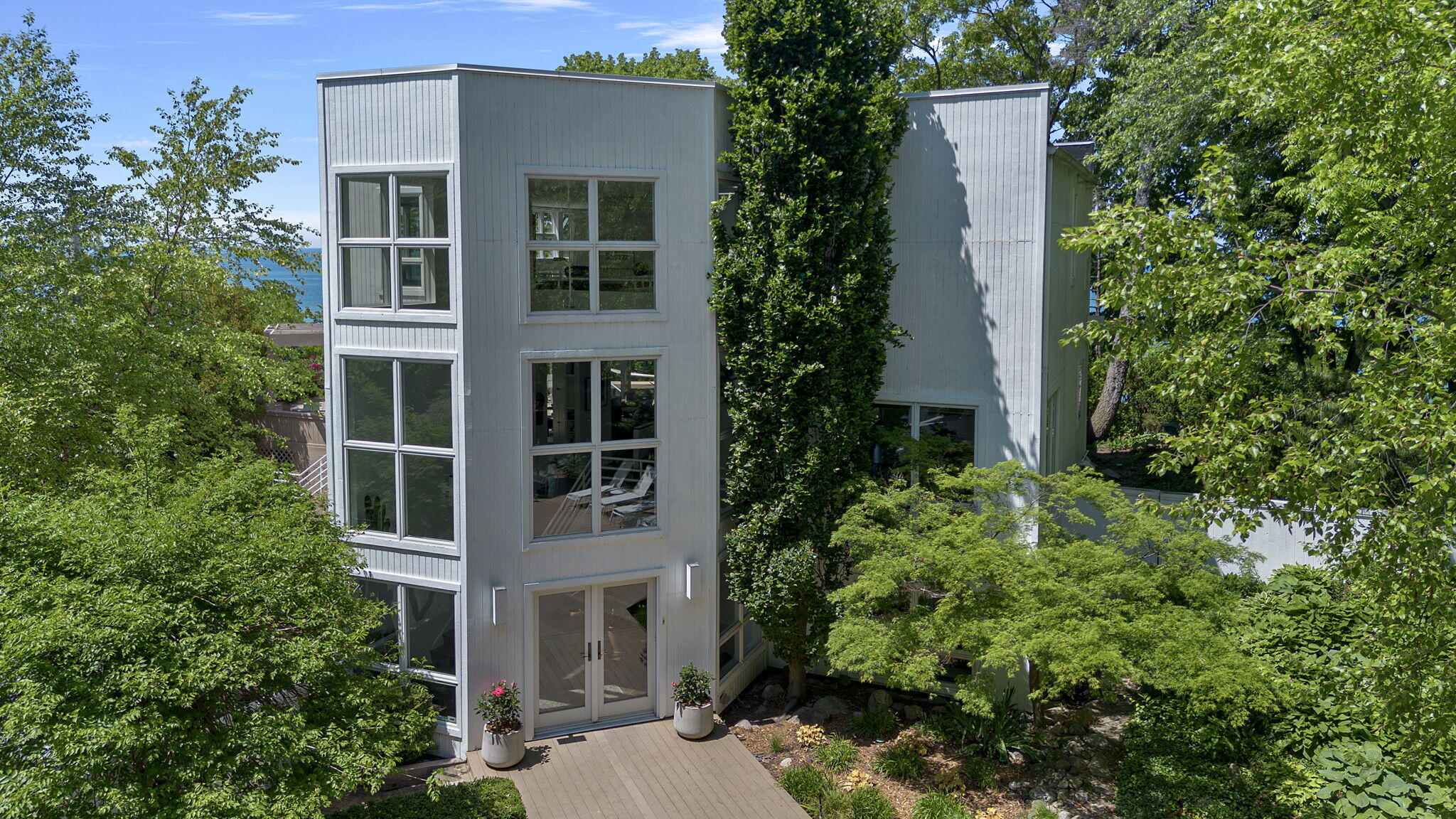 301 E Lake Front Drive