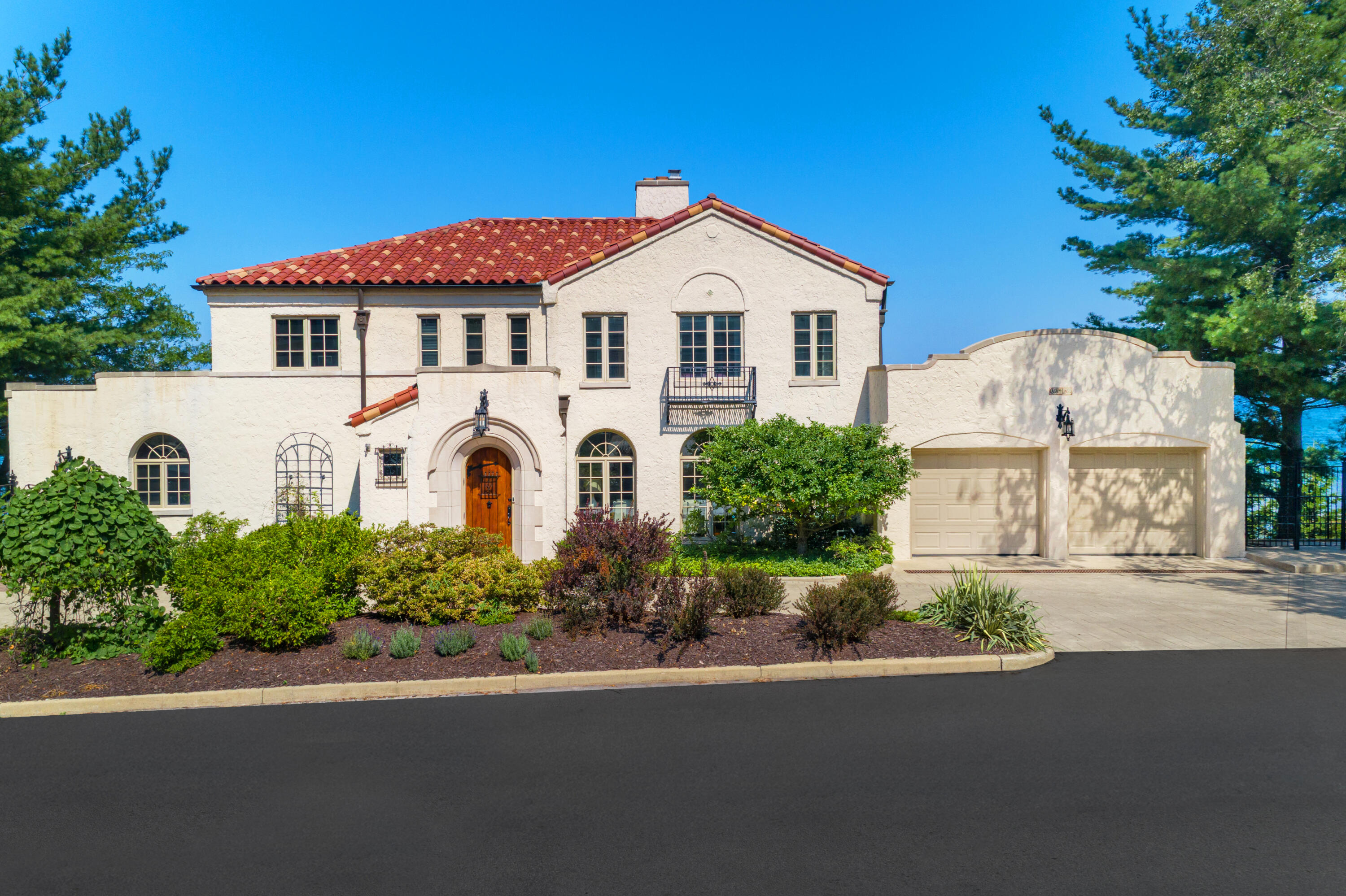 2306 Lake Shore Drive