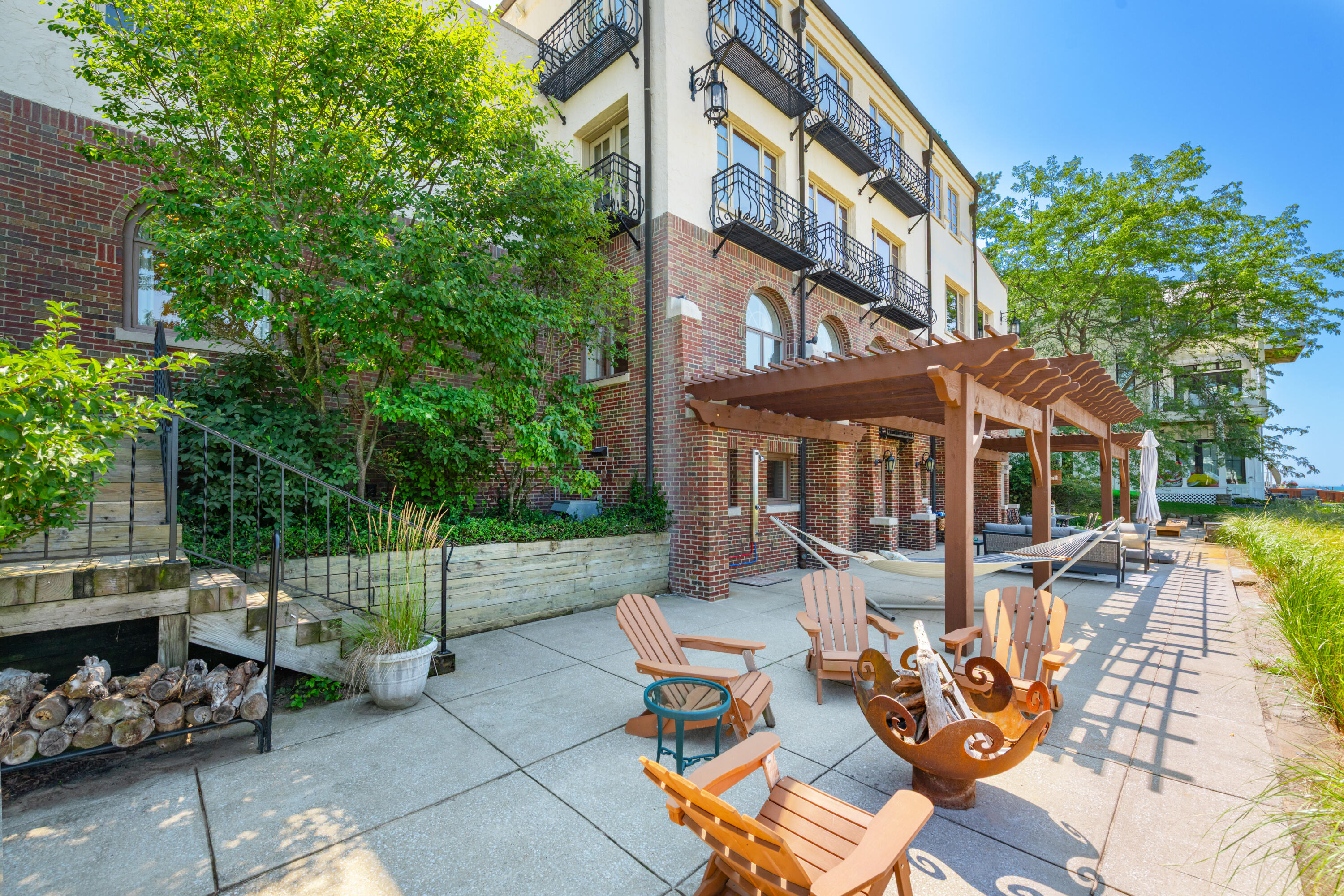 2306 Lake Shore Drive