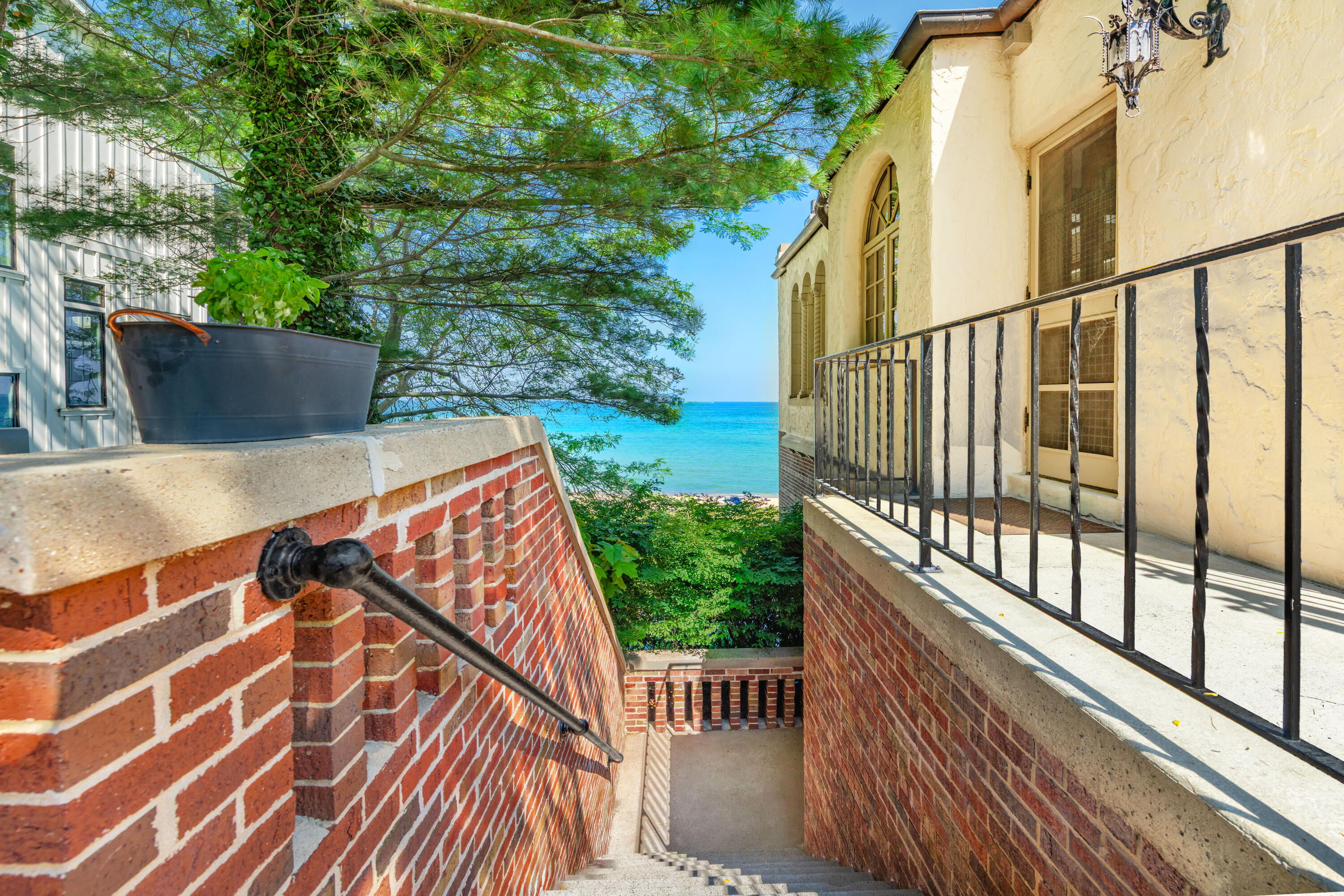 2306 Lake Shore Drive