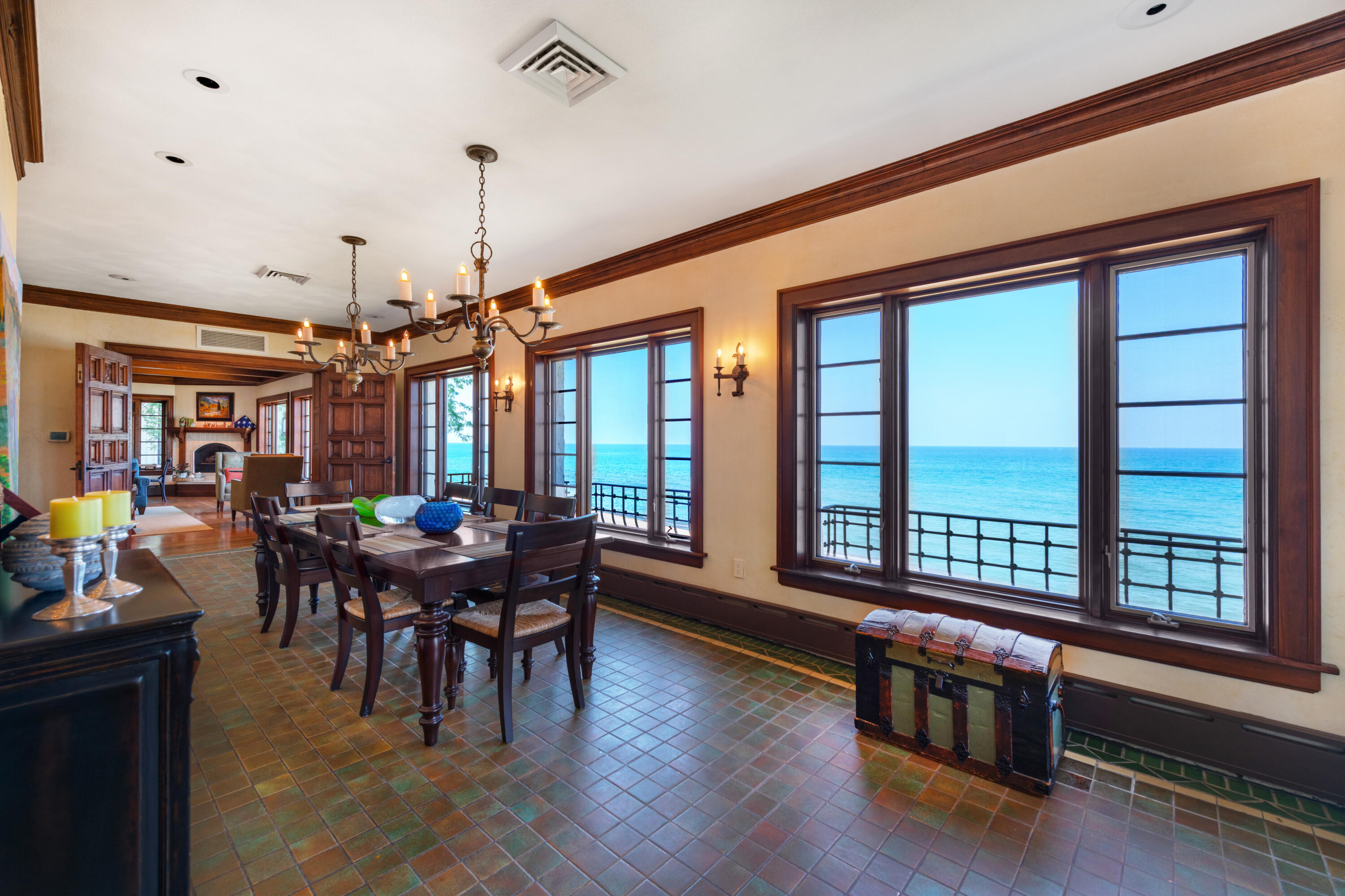 2306 Lake Shore Drive