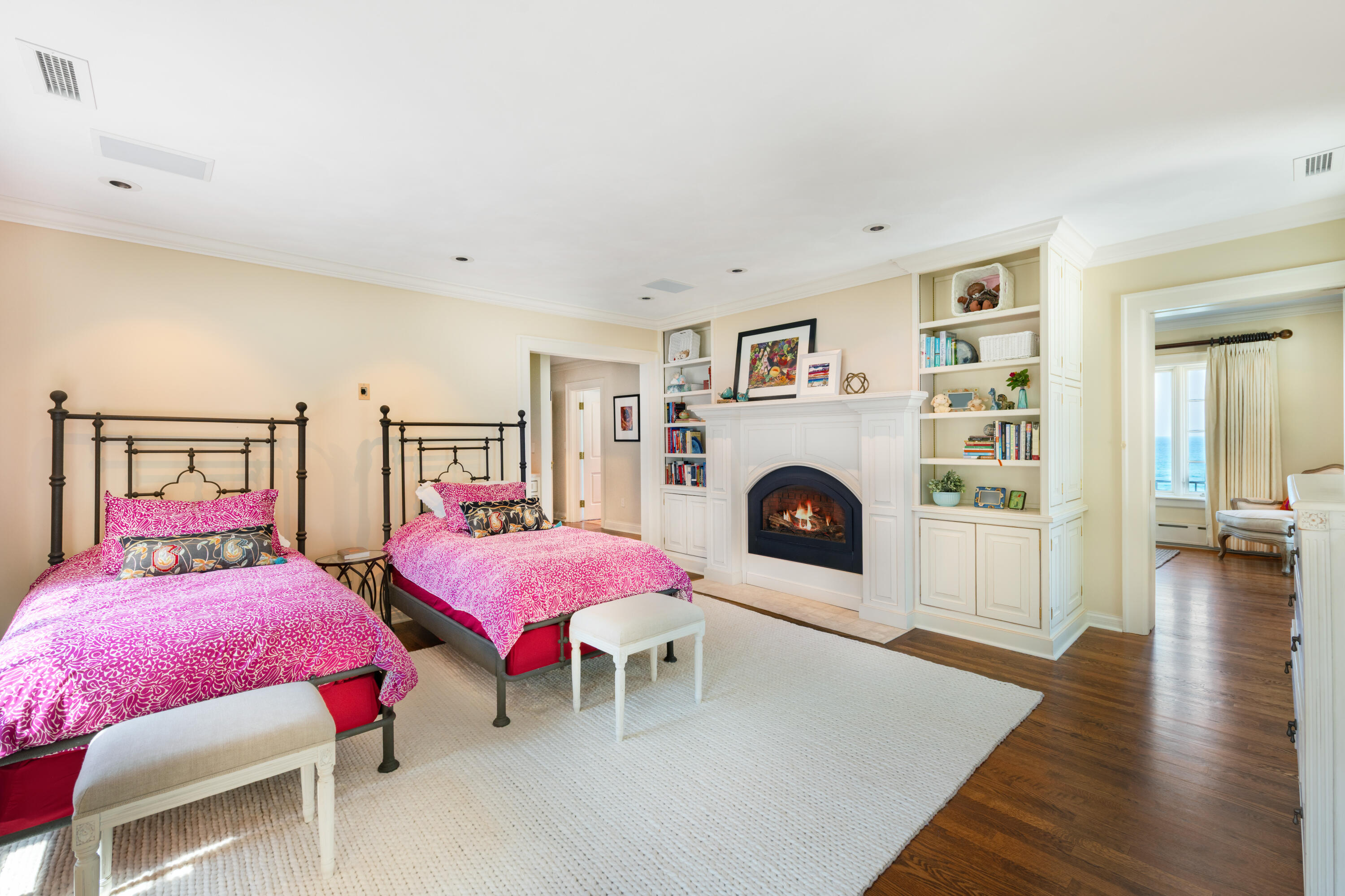 2306 Lake Shore Drive