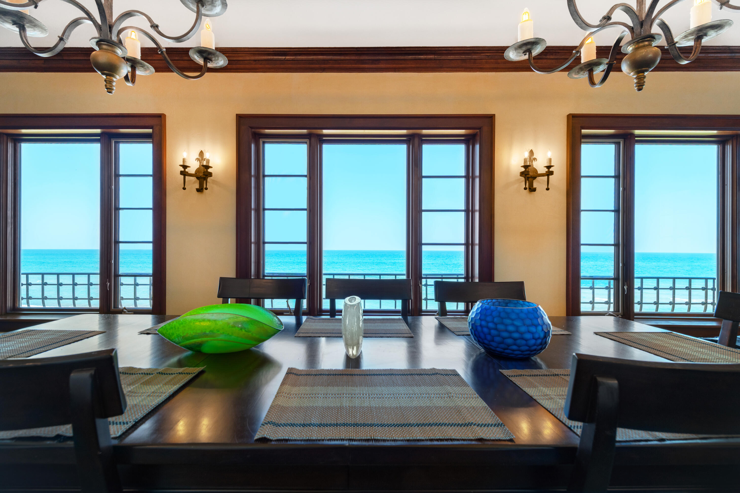 2306 Lake Shore Drive