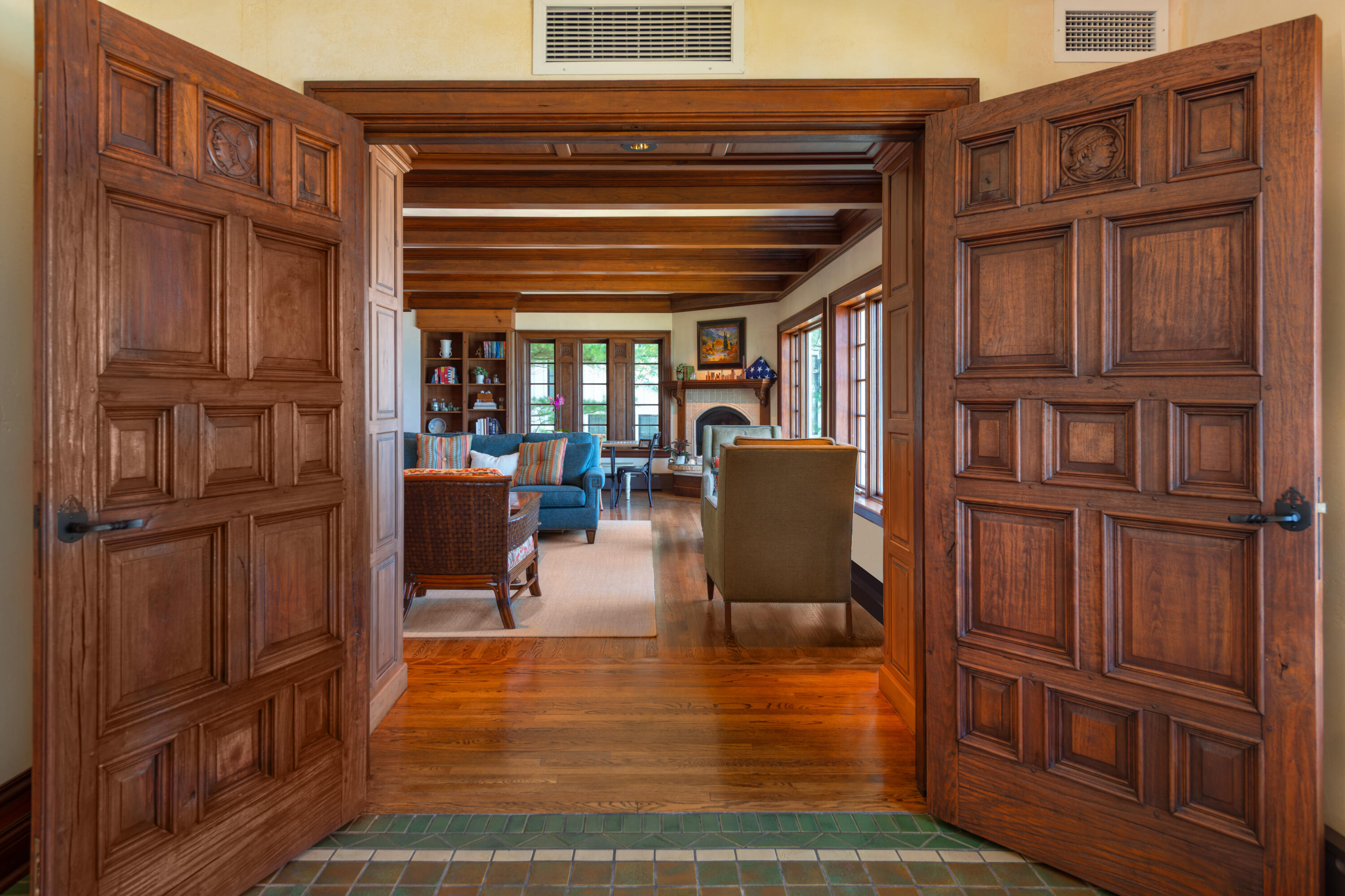 2306 Lake Shore Drive