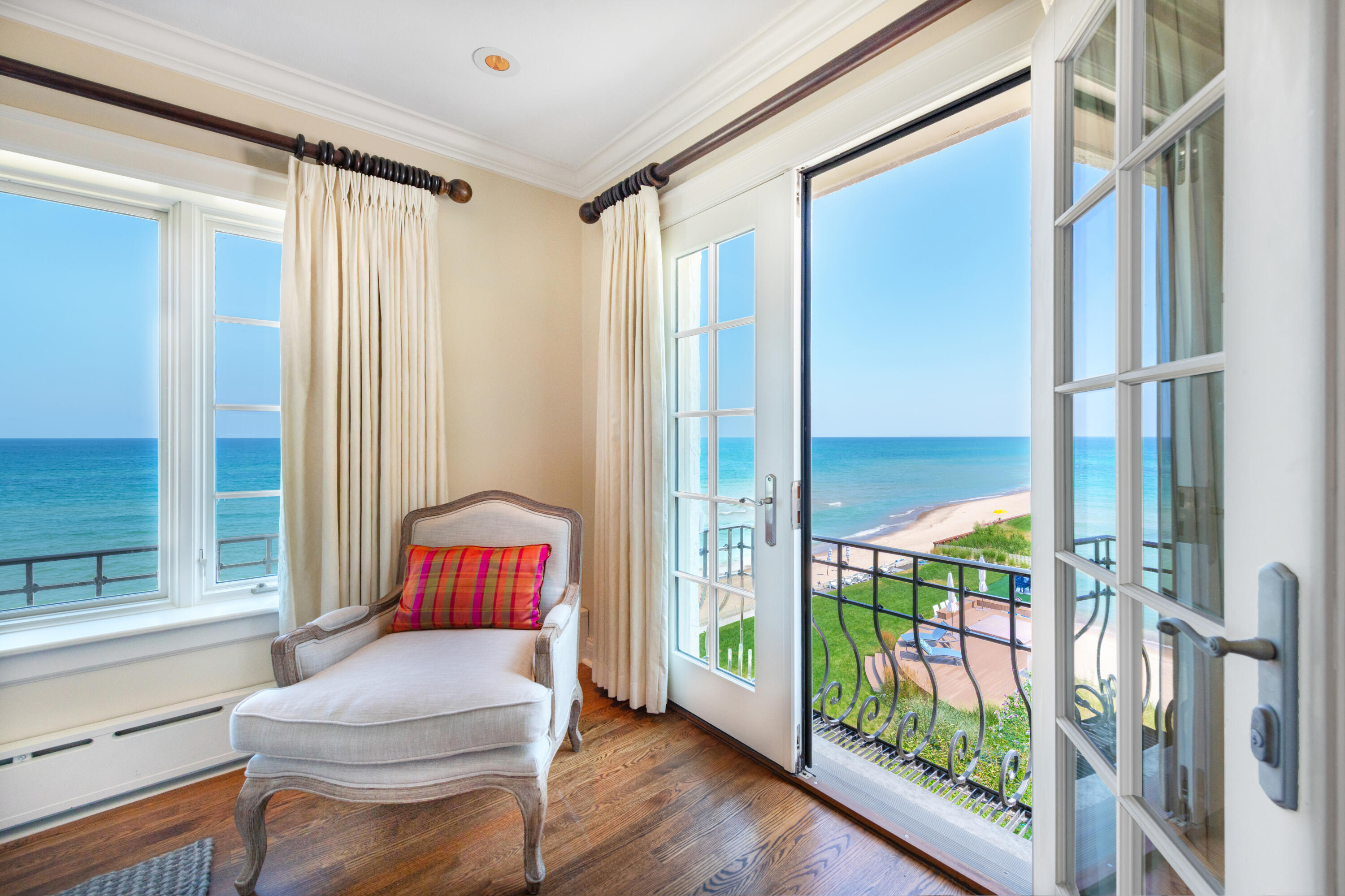 2306 Lake Shore Drive
