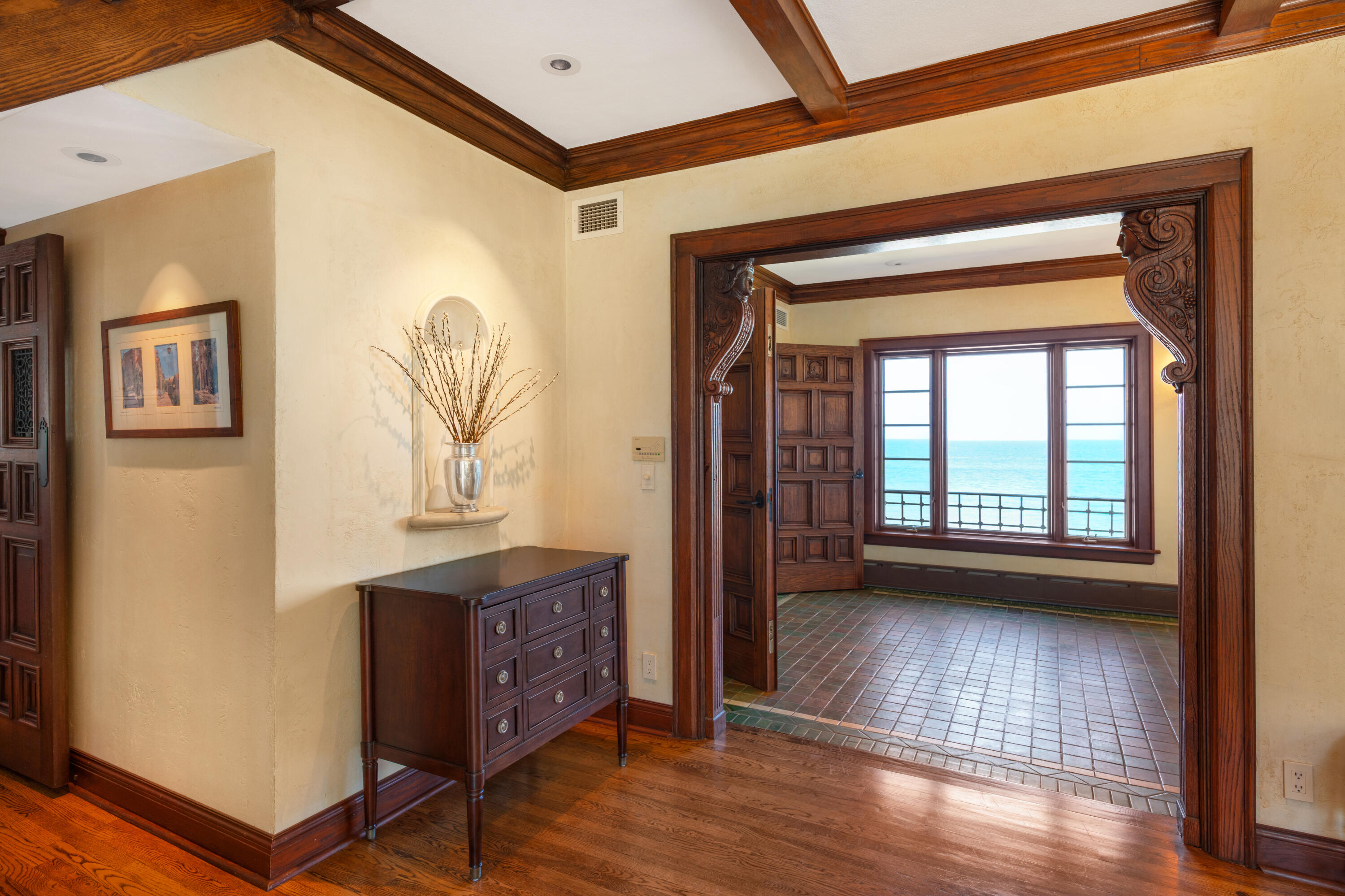 2306 Lake Shore Drive