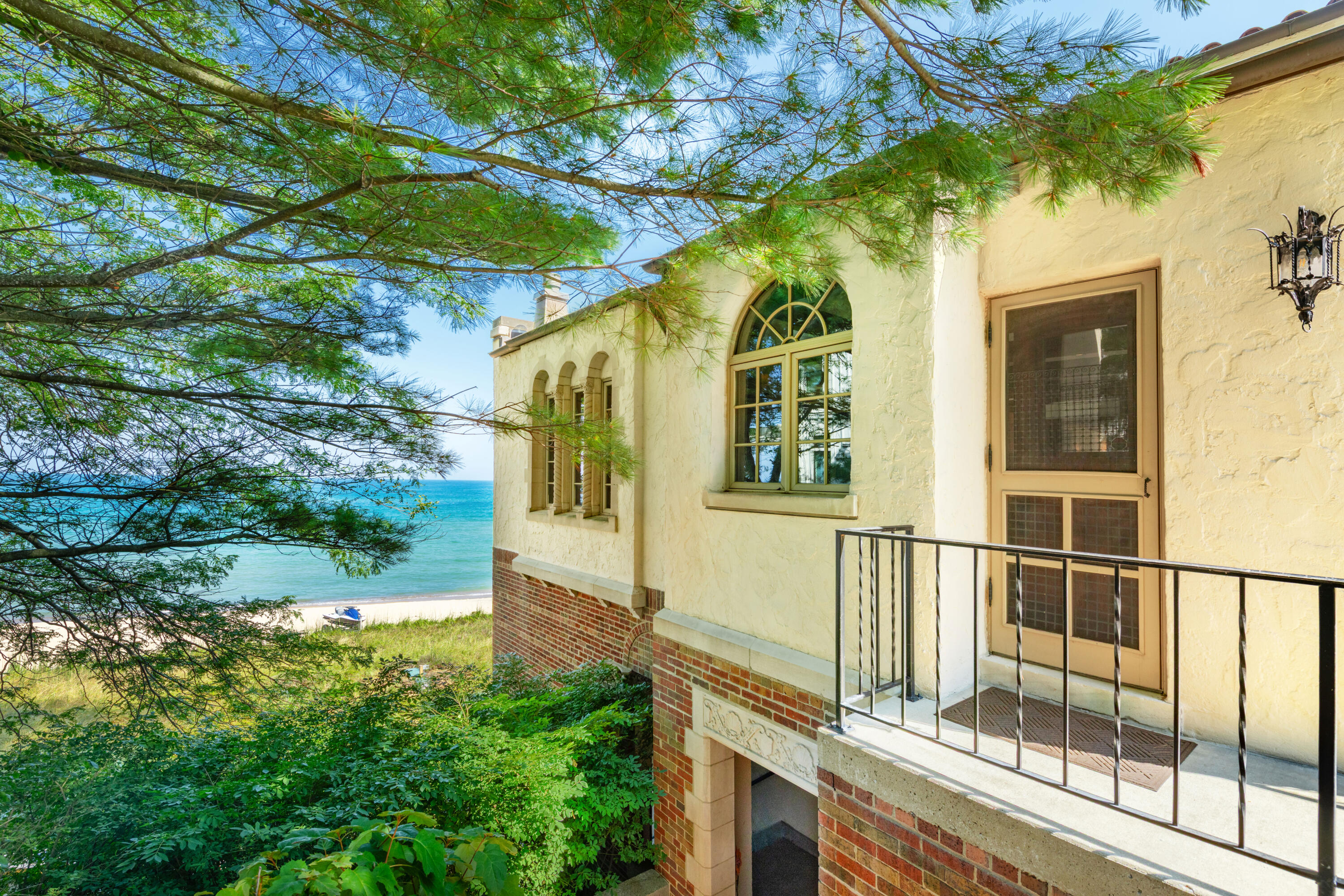 2306 Lake Shore Drive