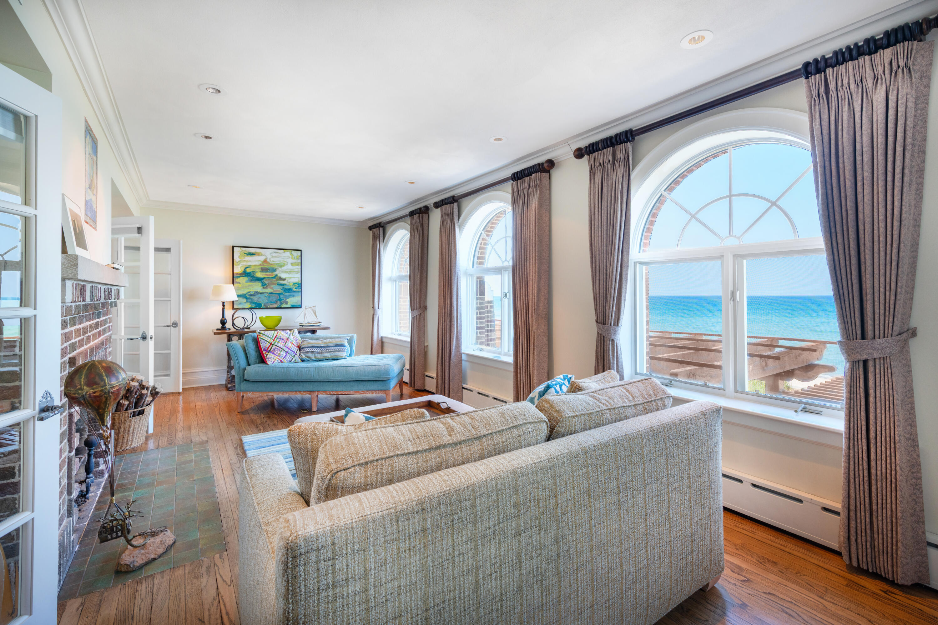 2306 Lake Shore Drive