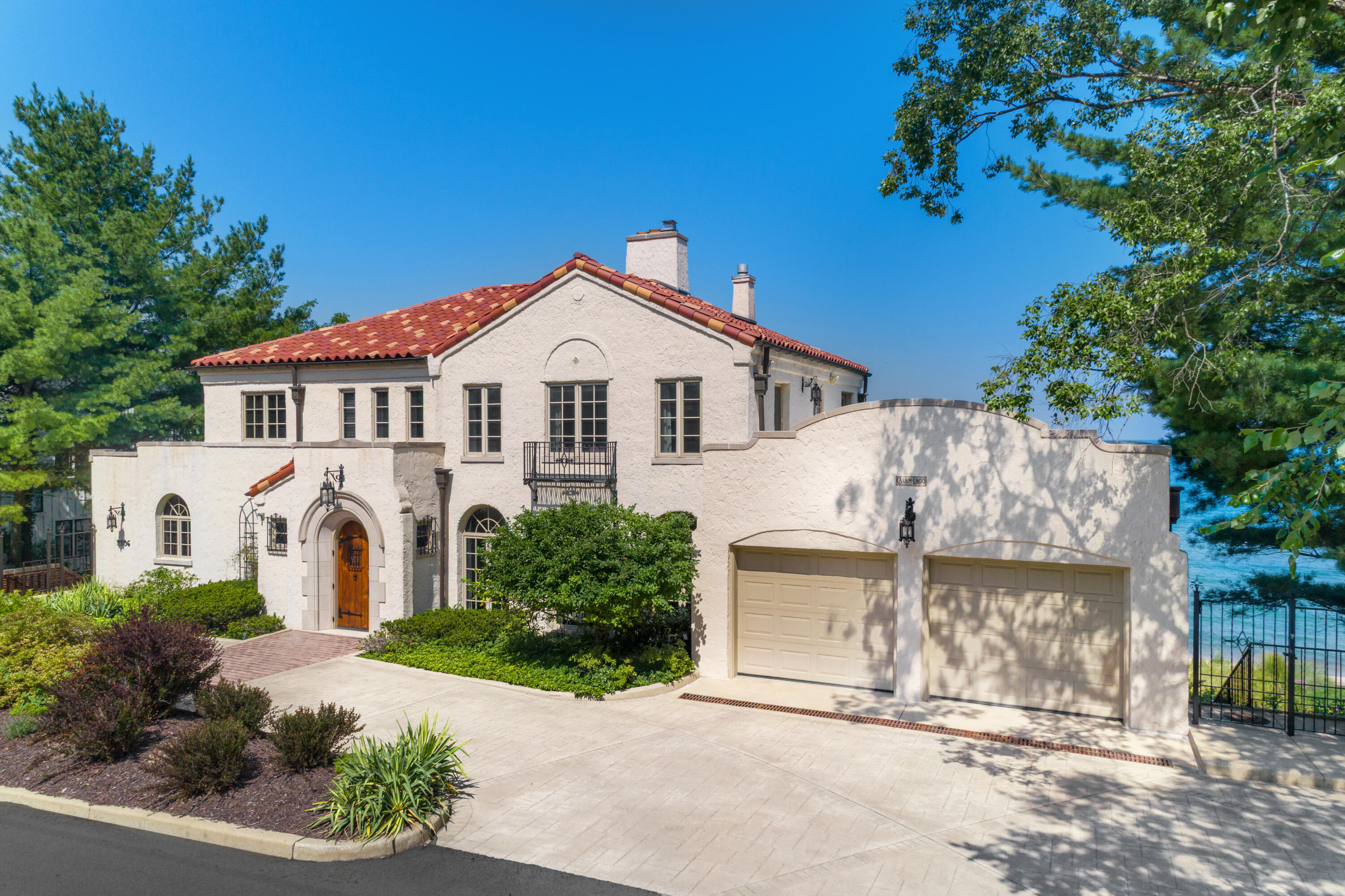 2306 Lake Shore Drive