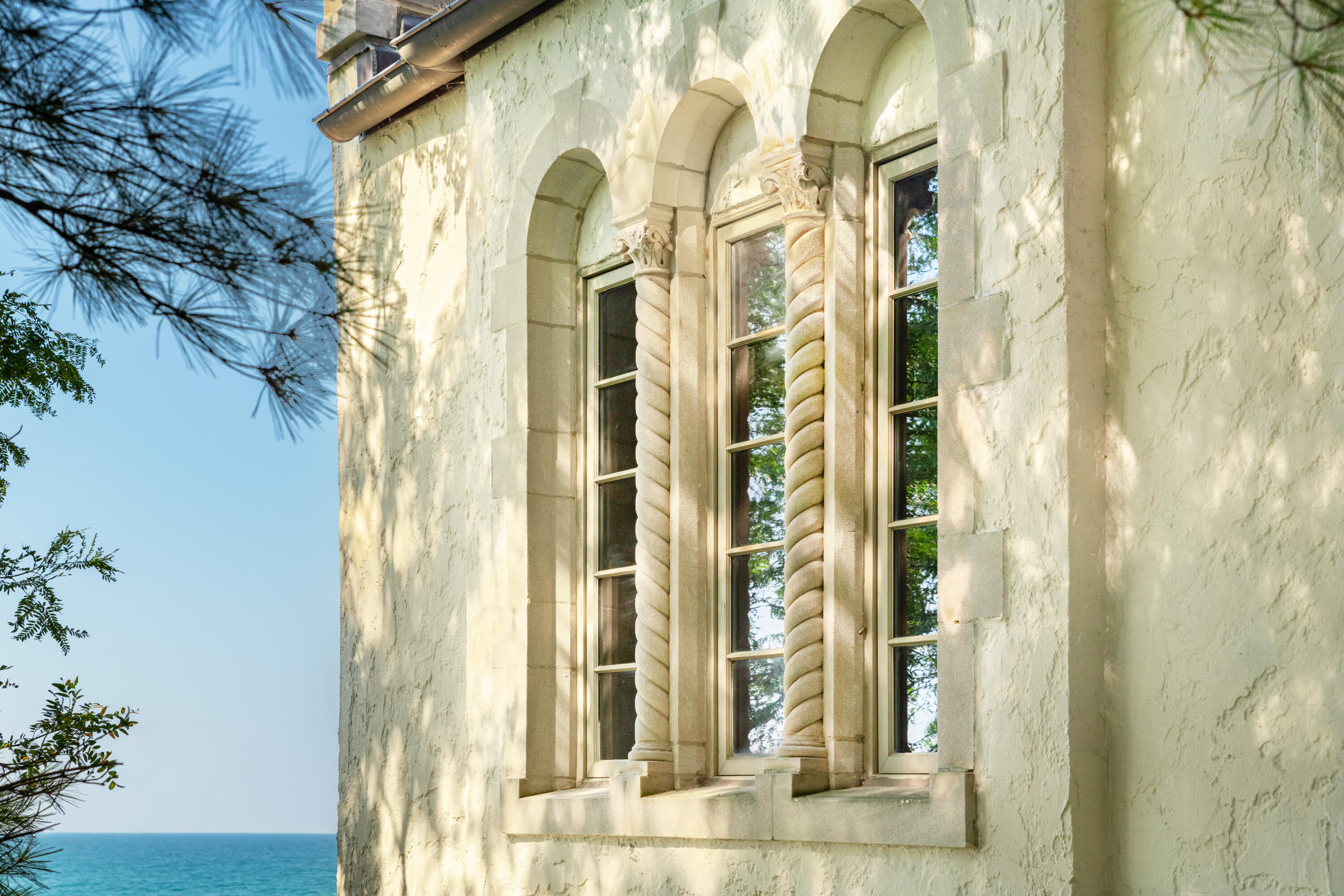 2306 Lake Shore Drive