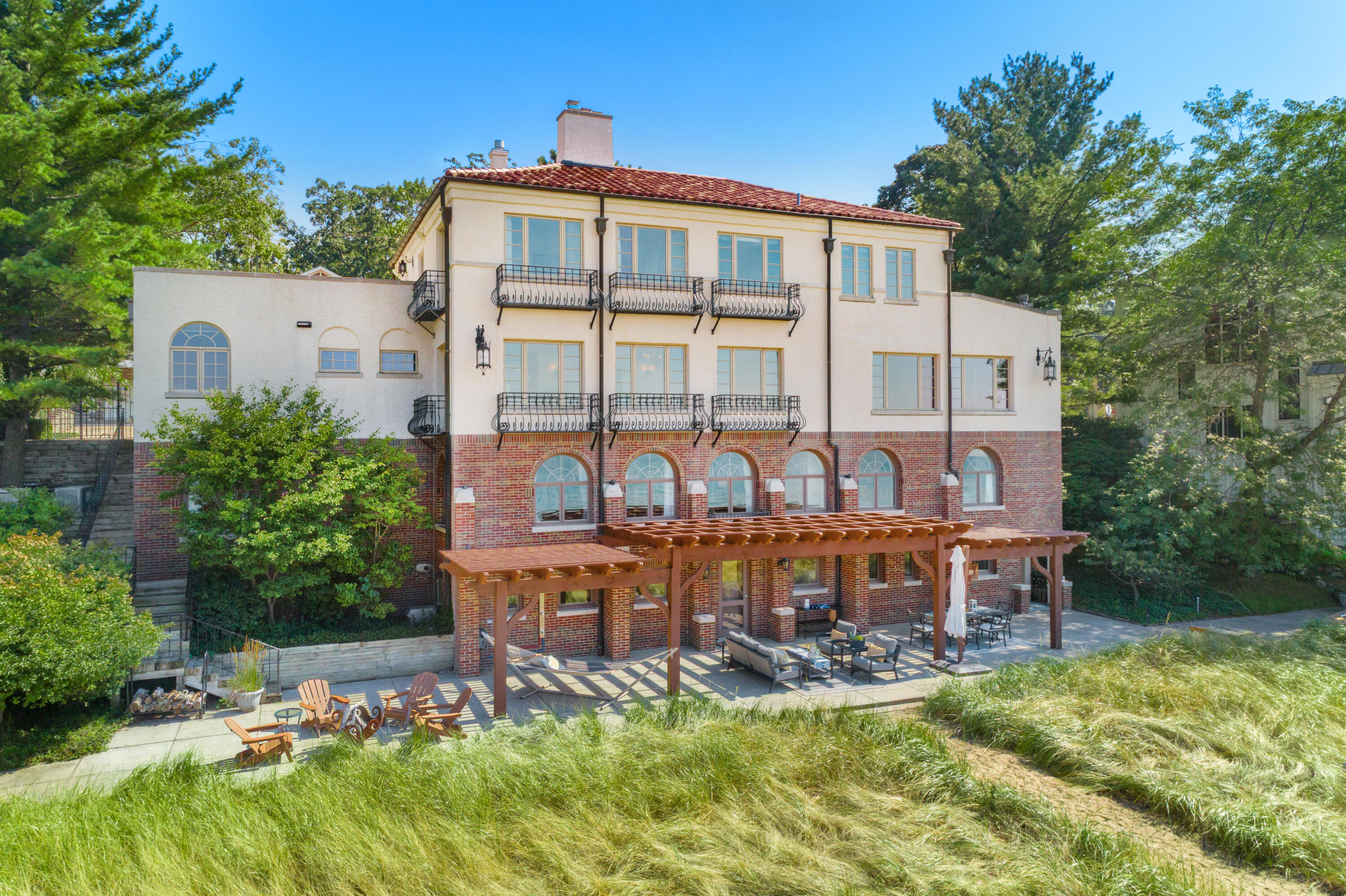 2306 Lake Shore Drive