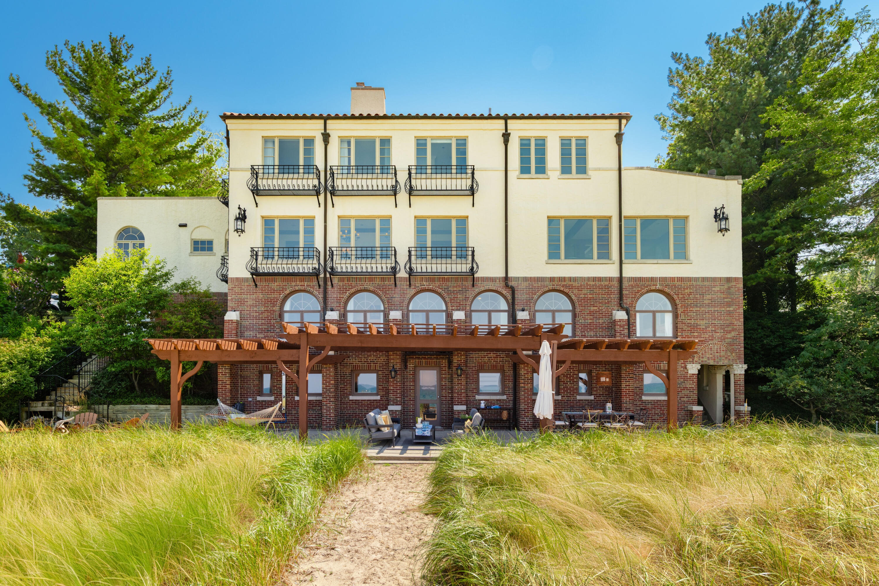 2306 Lake Shore Drive