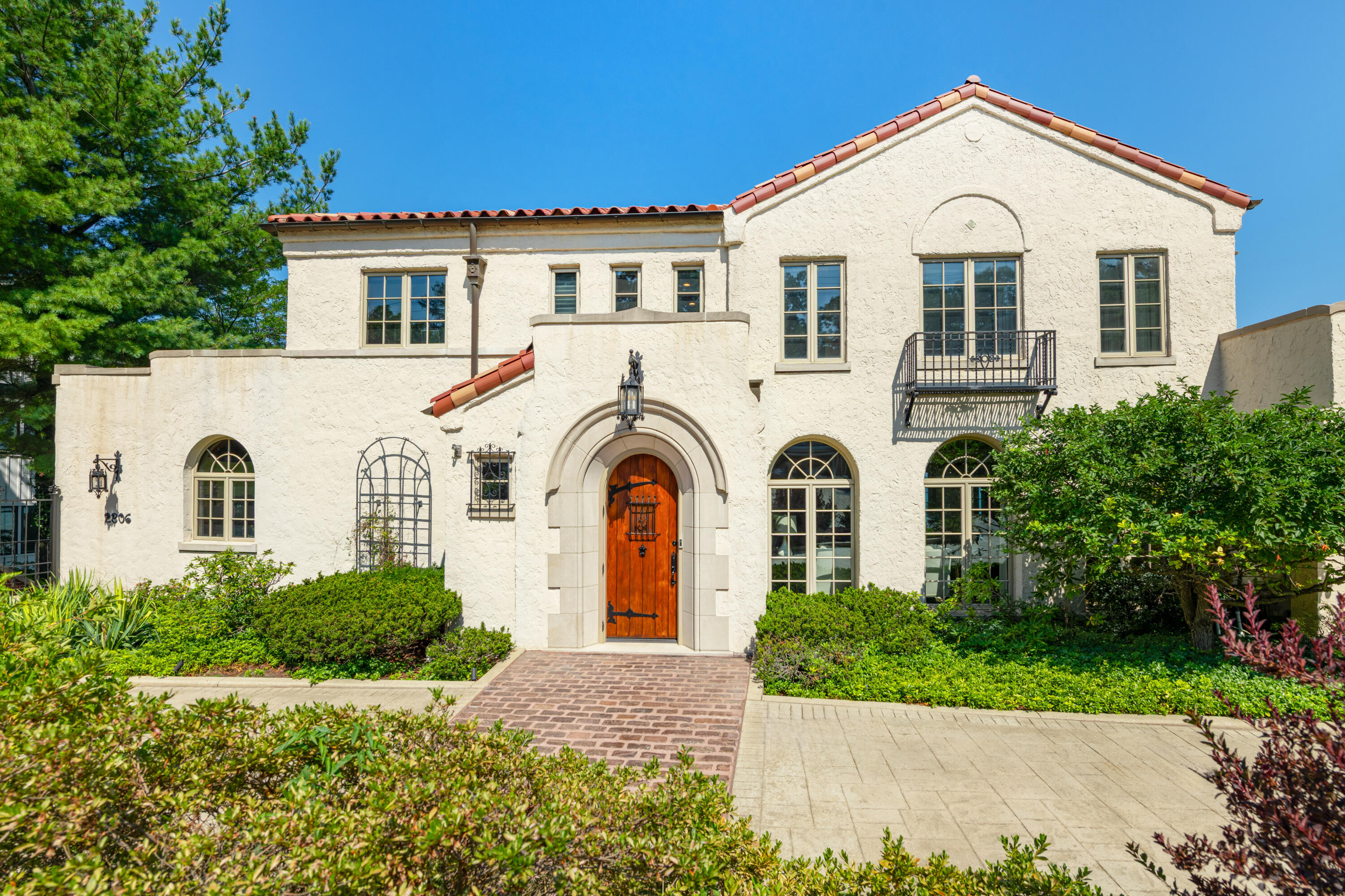 2306 Lake Shore Drive