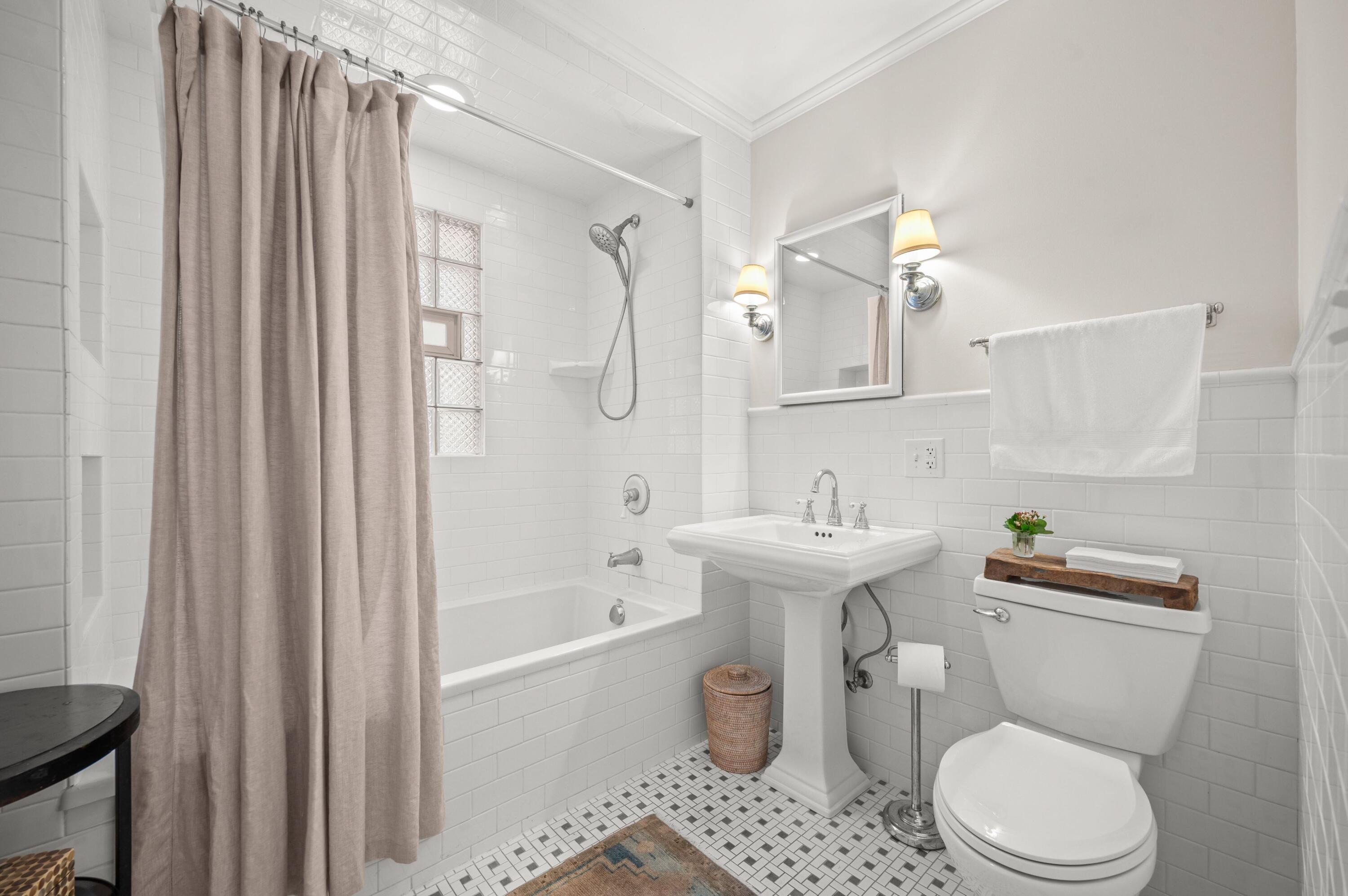 3524 Manitou Trail