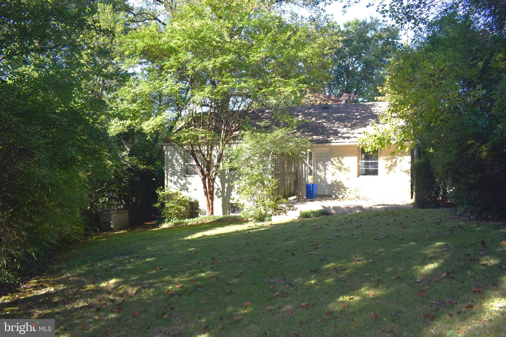 9309 Lindale Dr