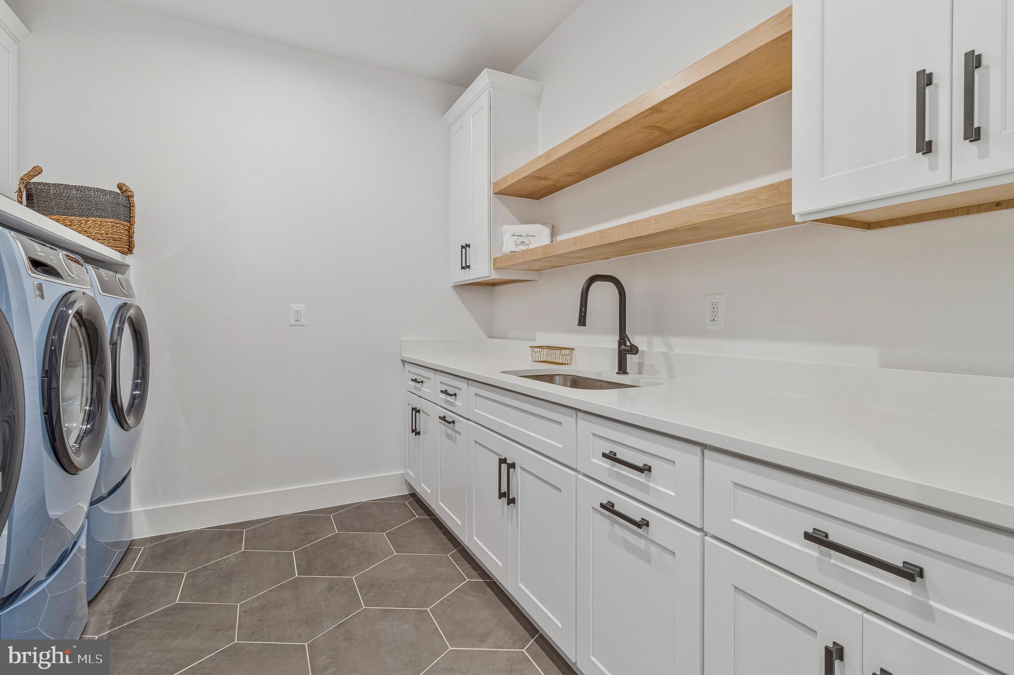 6611 LYBROOK COURT
