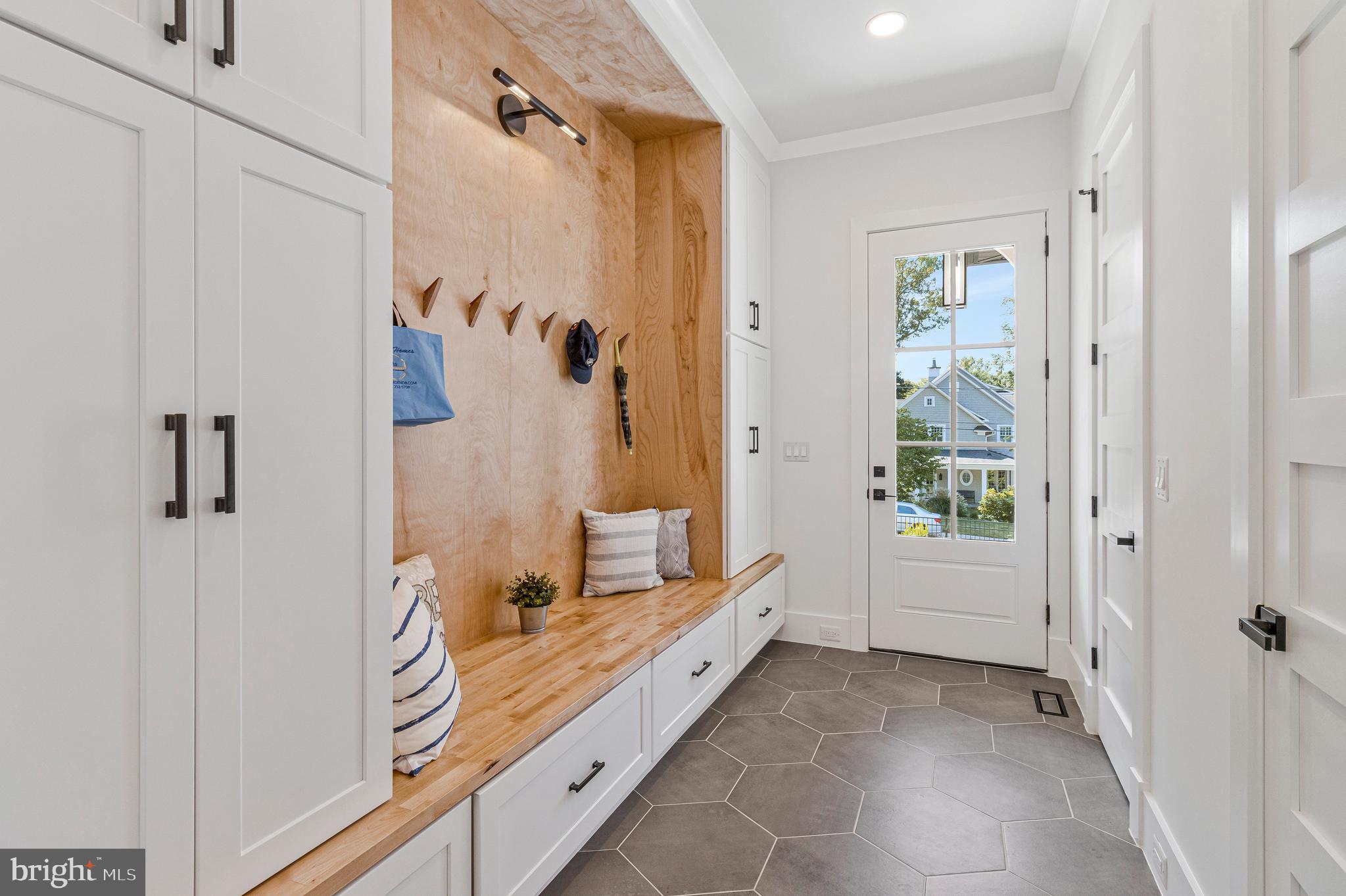 6611 LYBROOK COURT