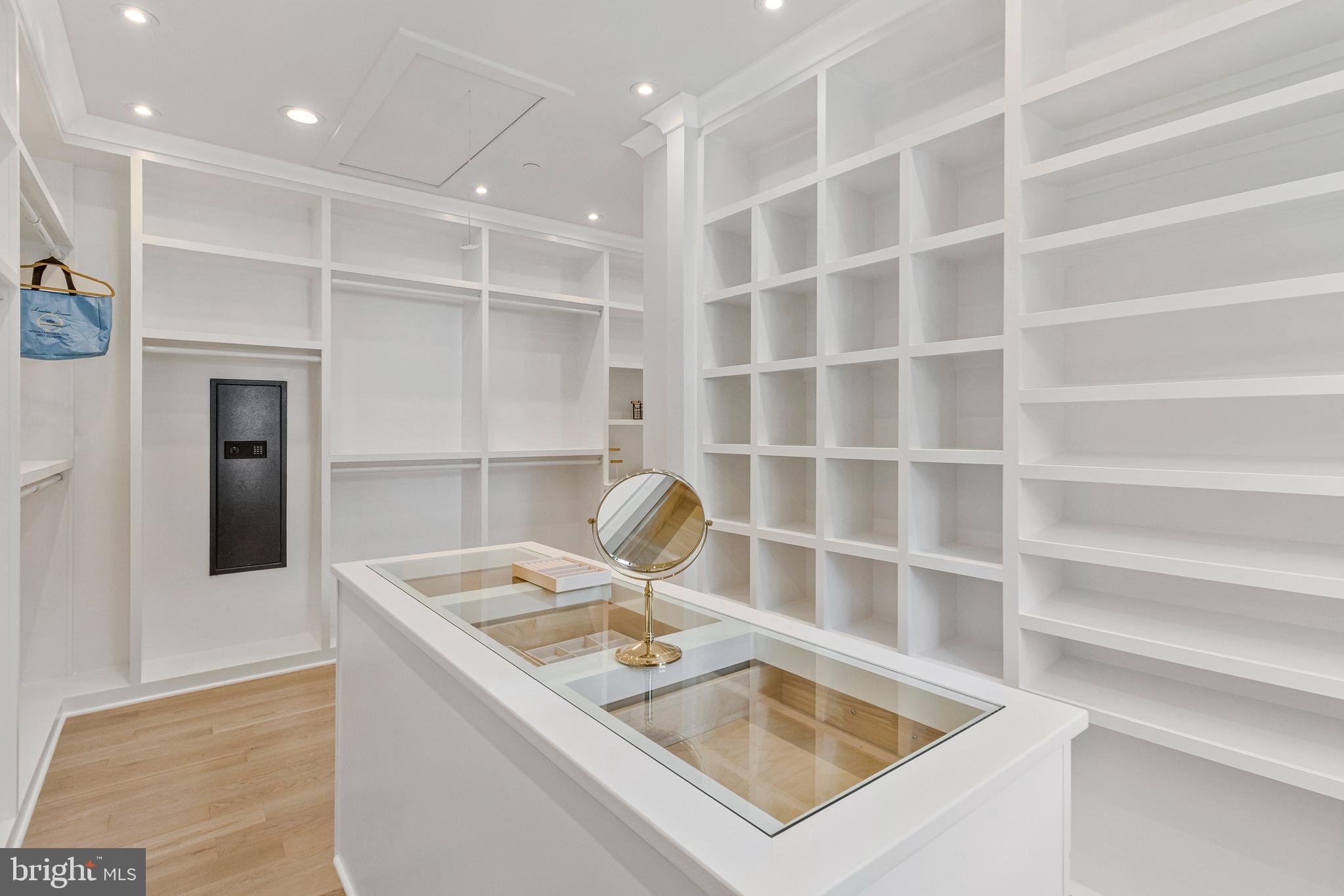 6611 LYBROOK COURT