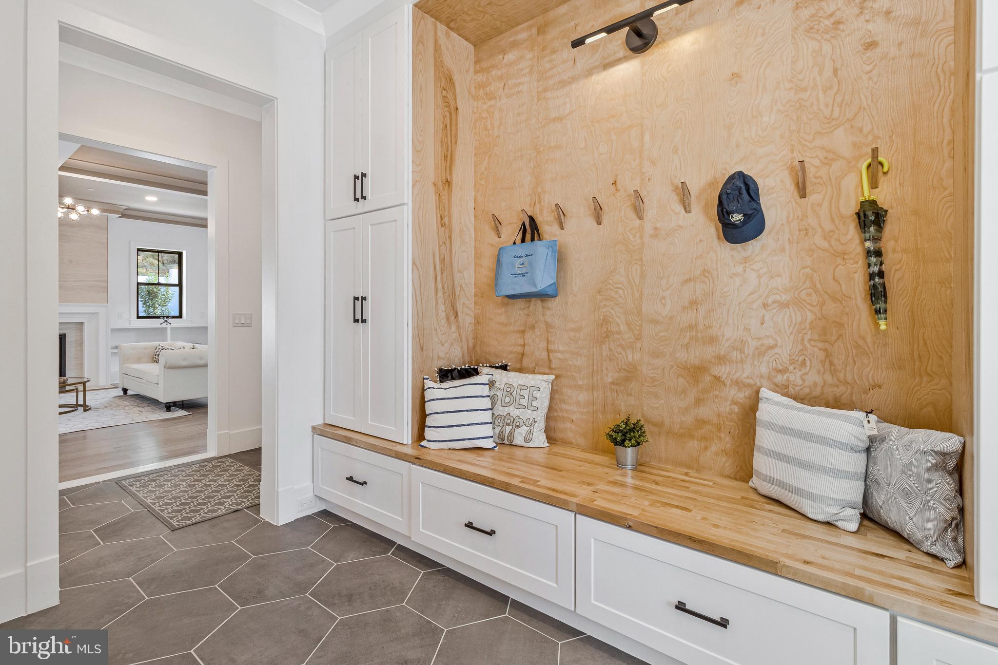 6611 LYBROOK COURT