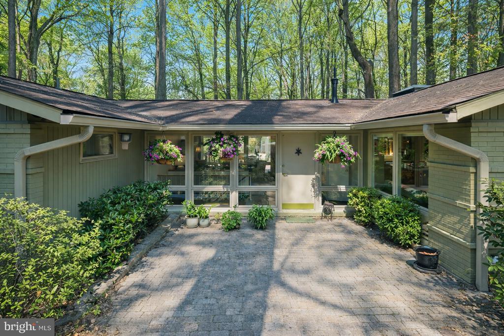 9508 MICHAELS COURT