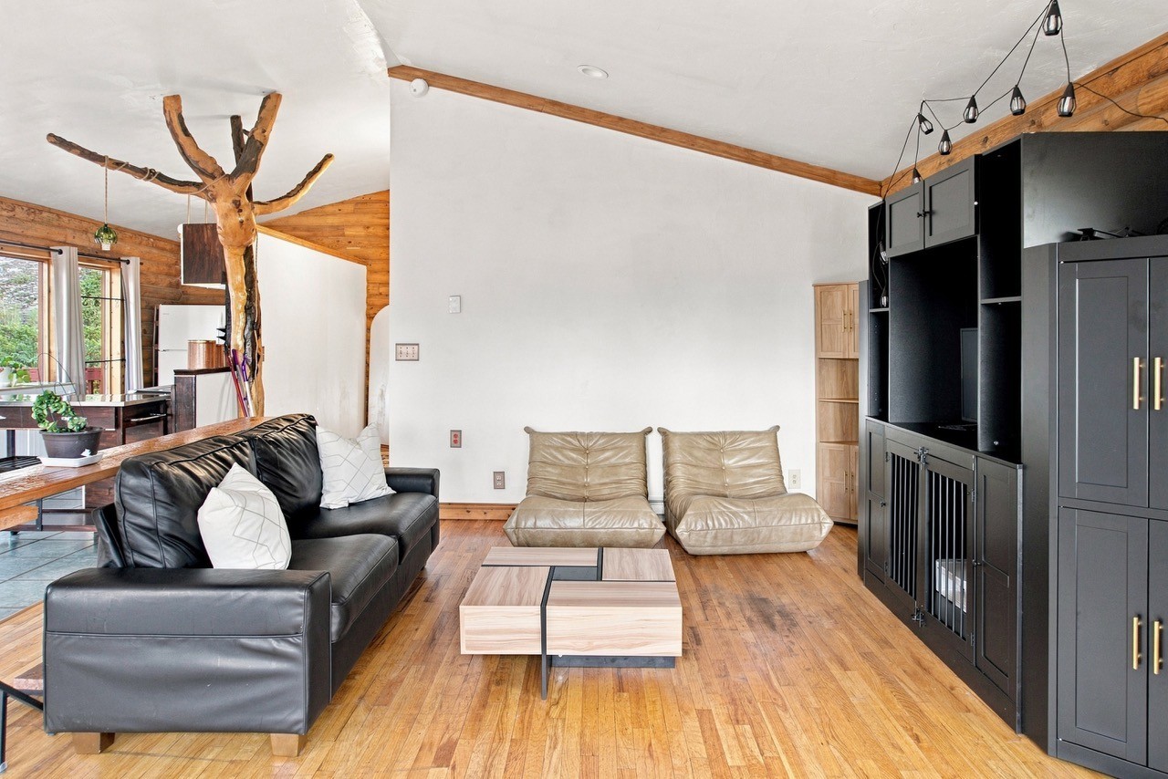 2271 Redhill ROAD