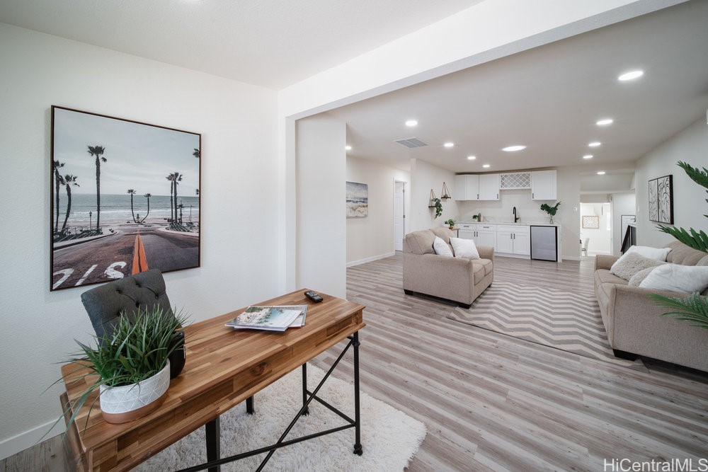 87-135 Liliana Street