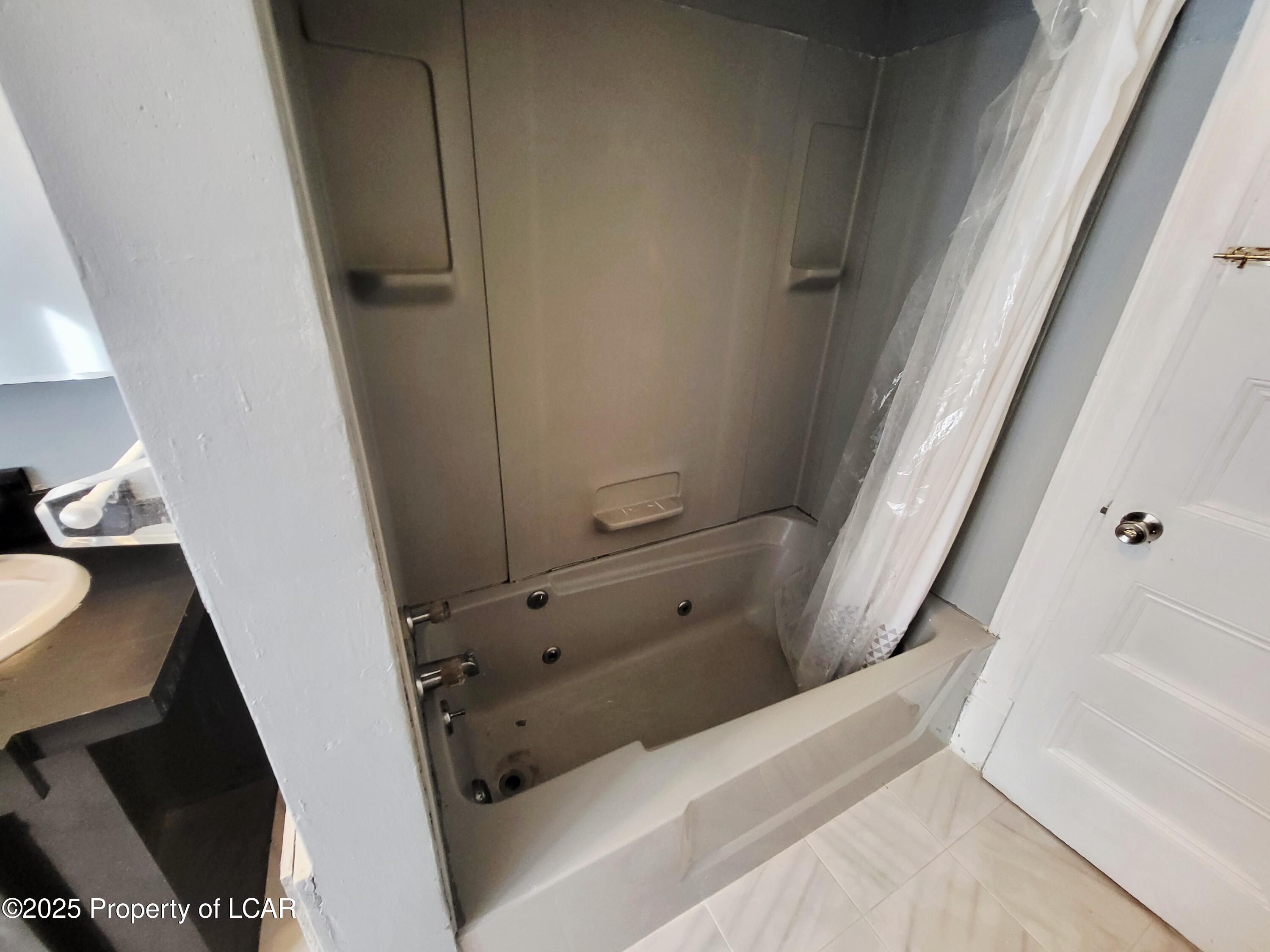 26 W Ross Street Unit: B