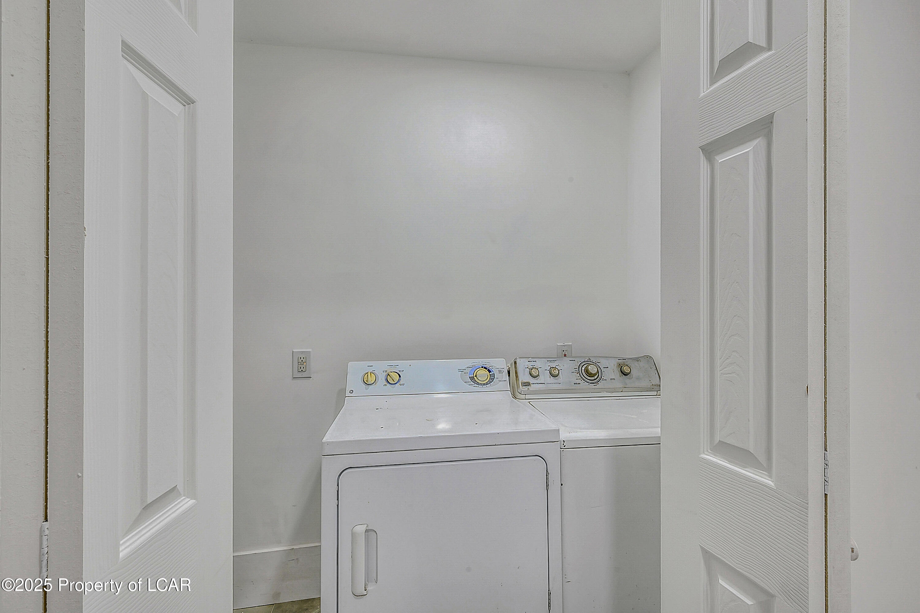 206 Old River Road