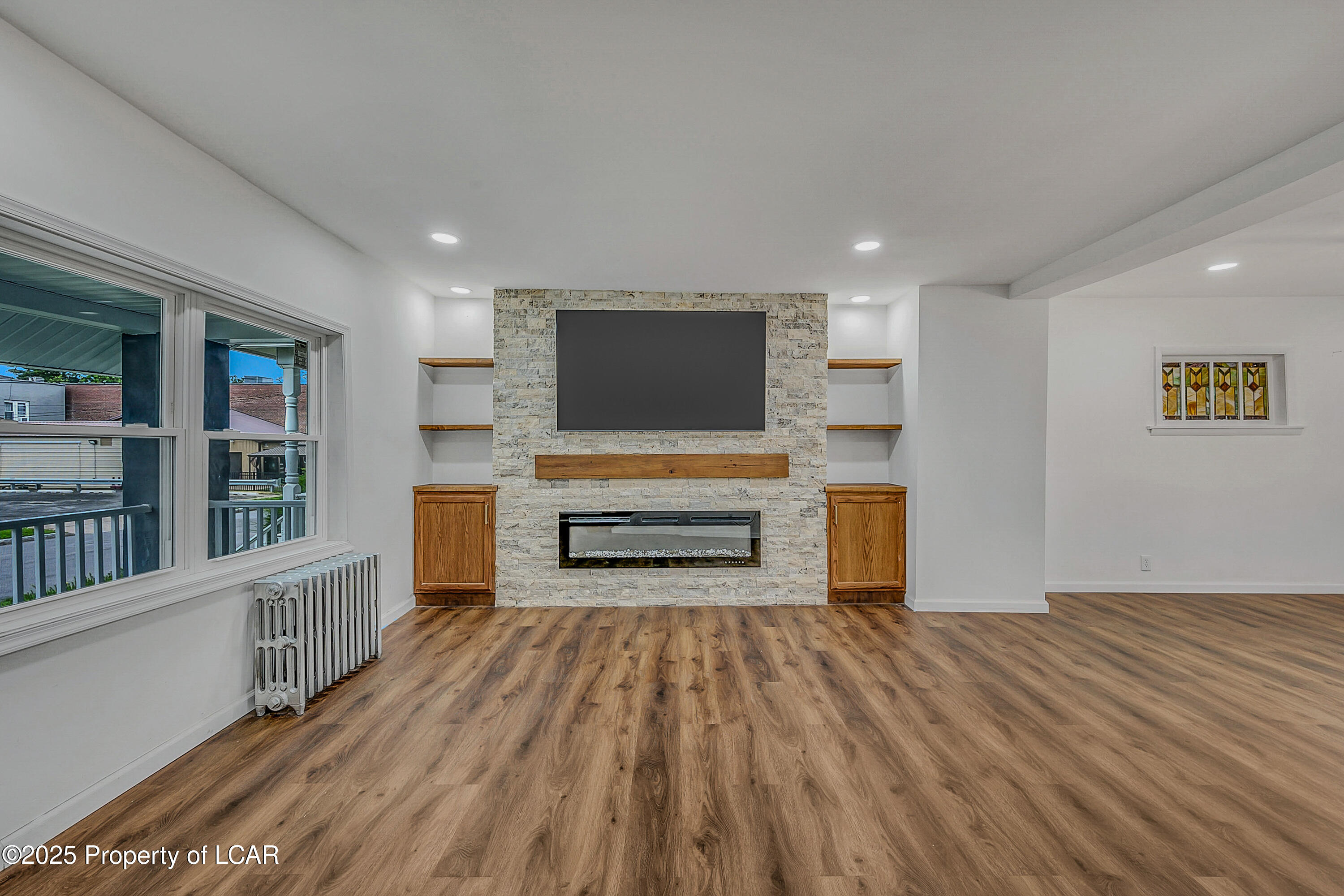 206 Old River Road