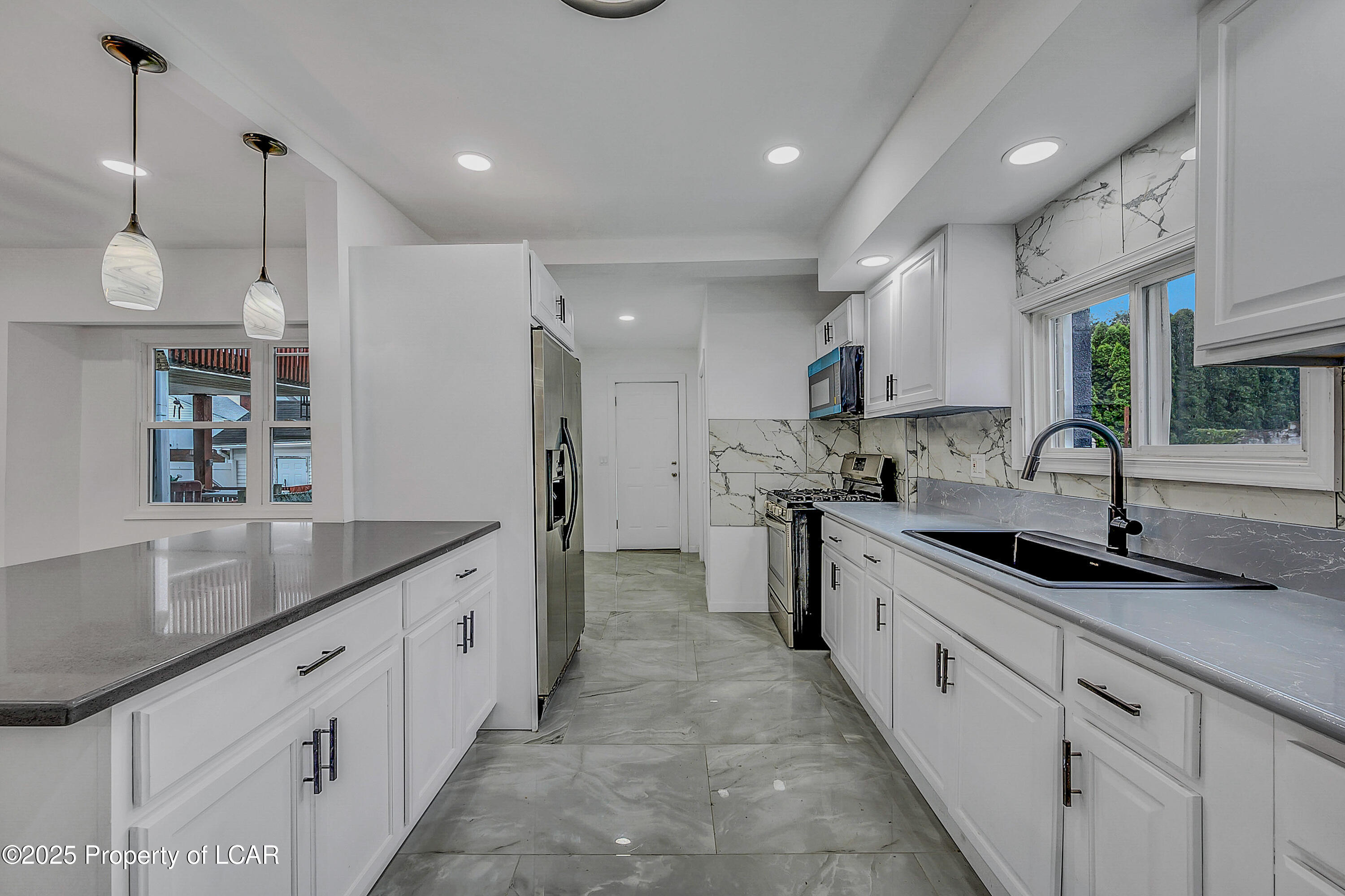 206 Old River Road