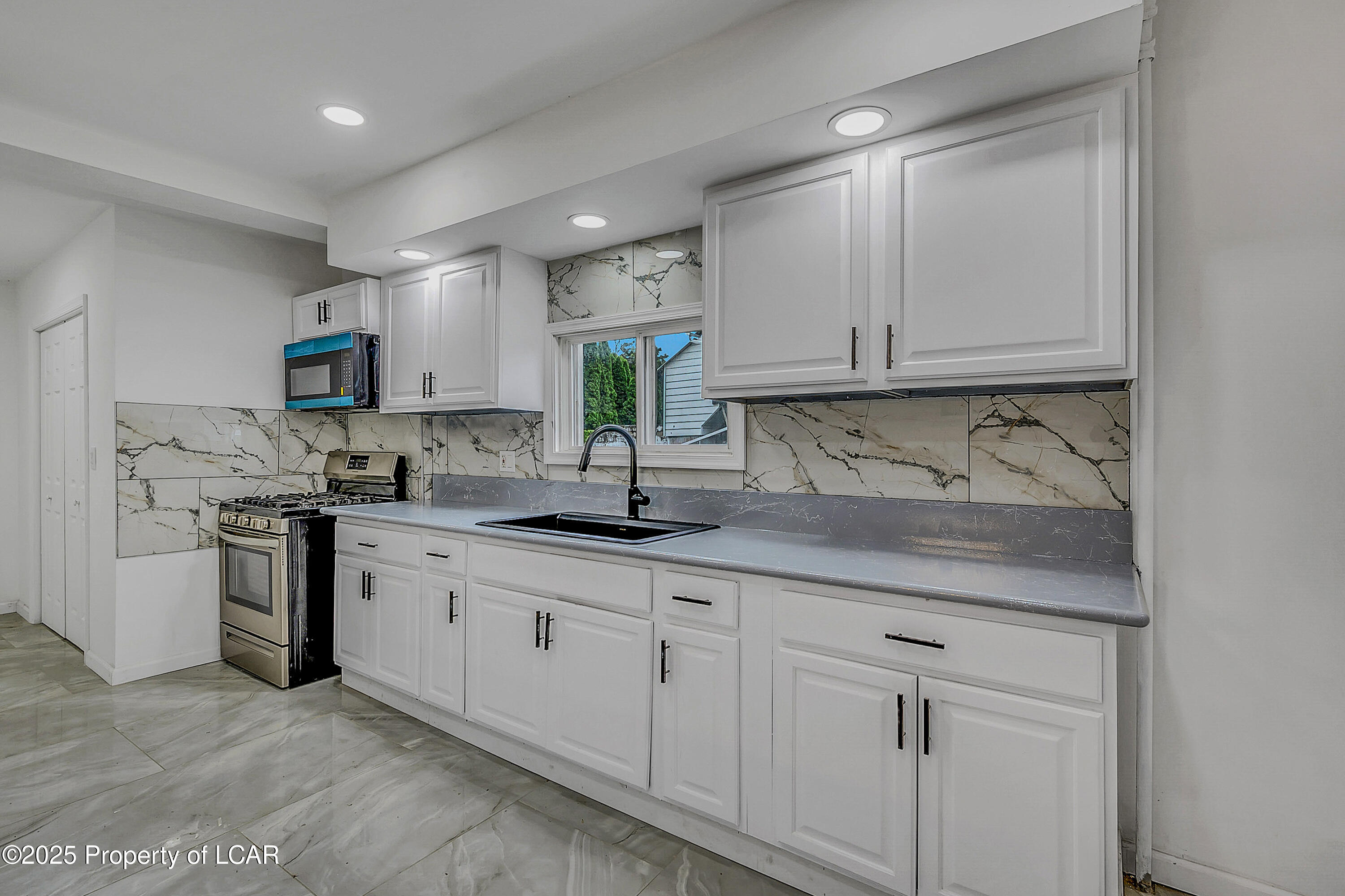 206 Old River Road
