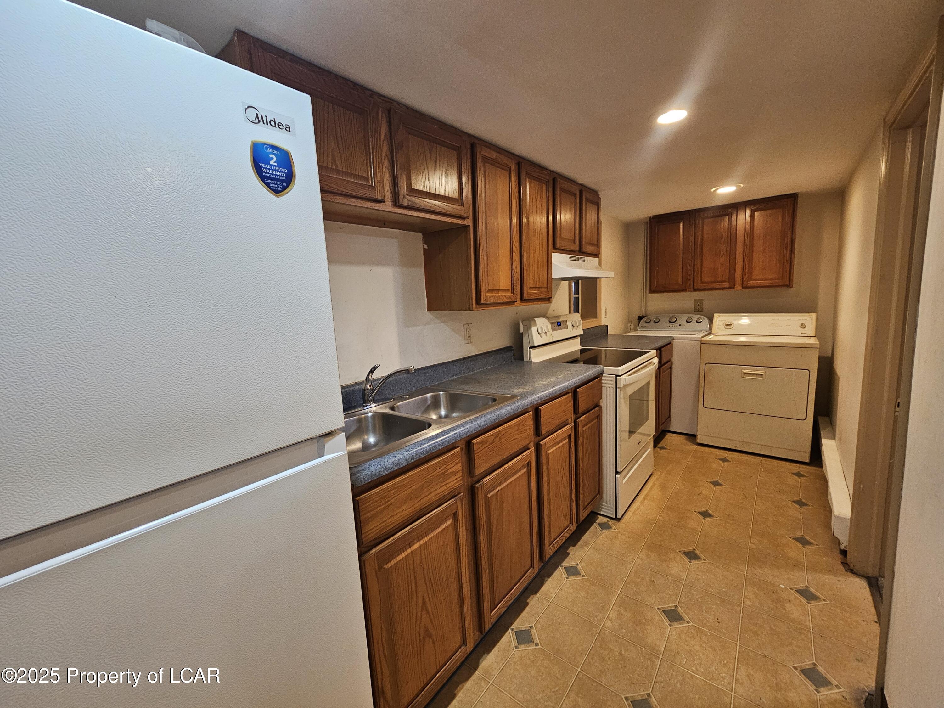 14 Kulp Avenue Unit: Rear