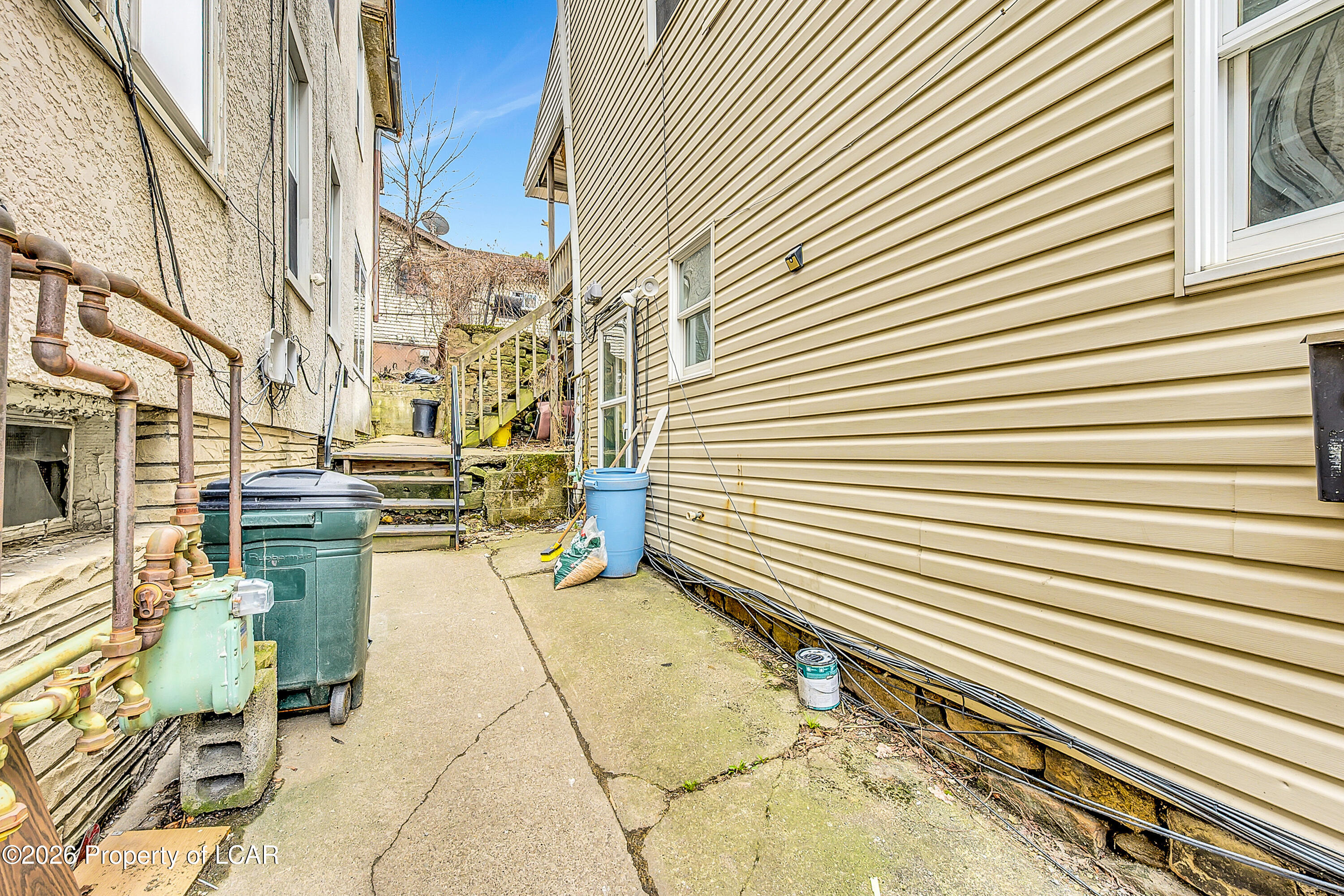 1009 W Lackawanna Avenue