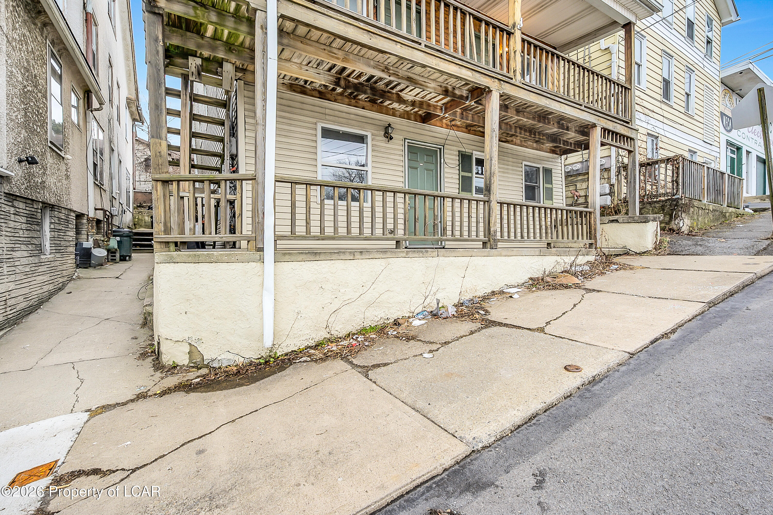 1009 W Lackawanna Avenue