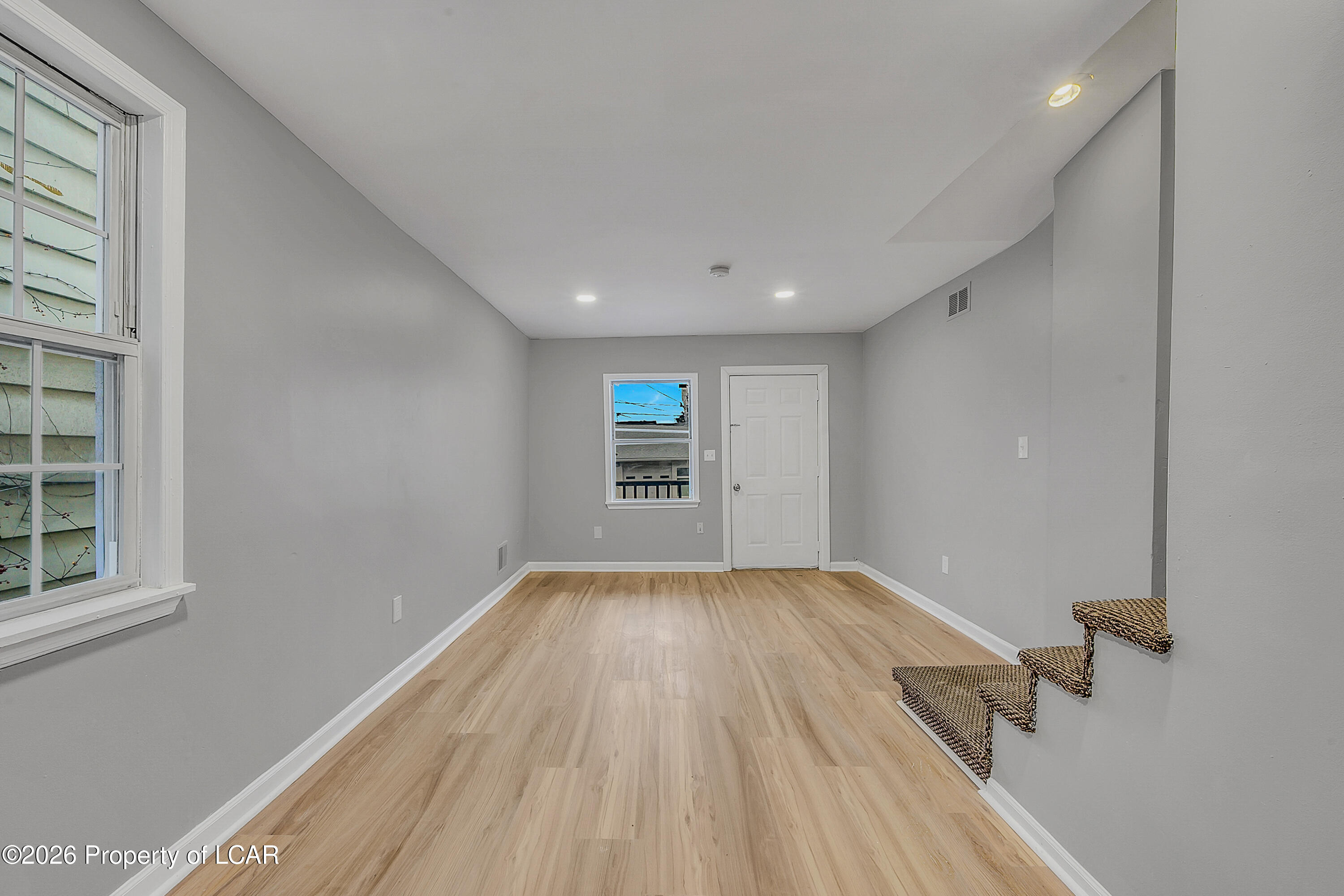 1009 W Lackawanna Avenue