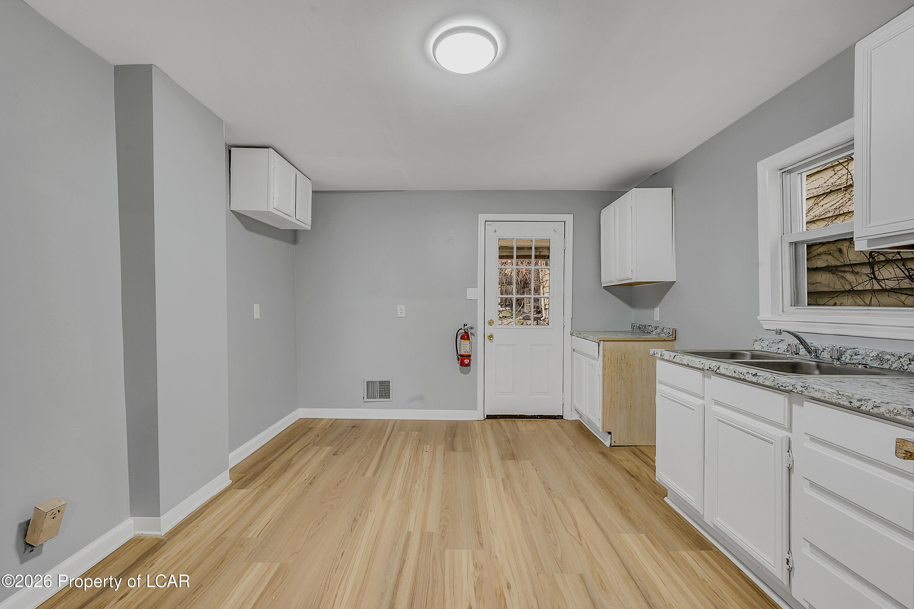 1009 W Lackawanna Avenue