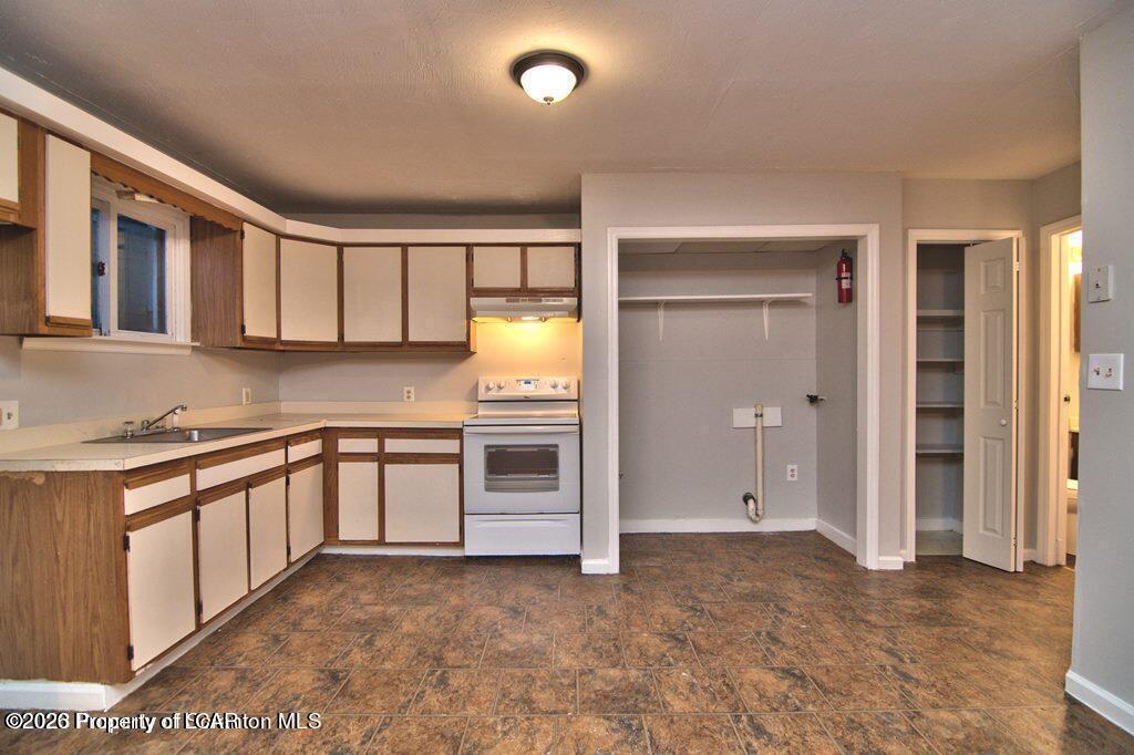 1418 N Main (Apt B) Street