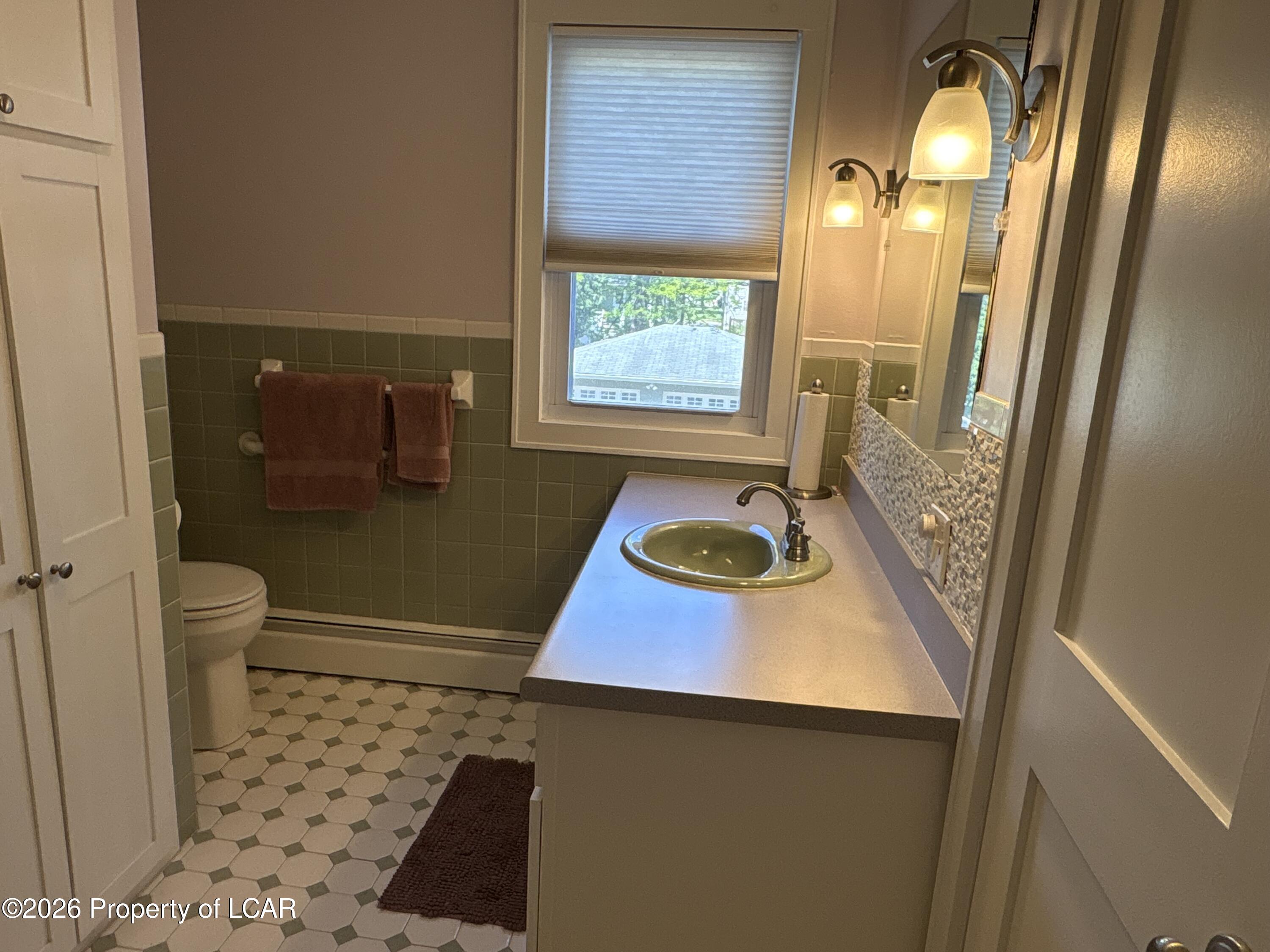 136 E Walnut Street