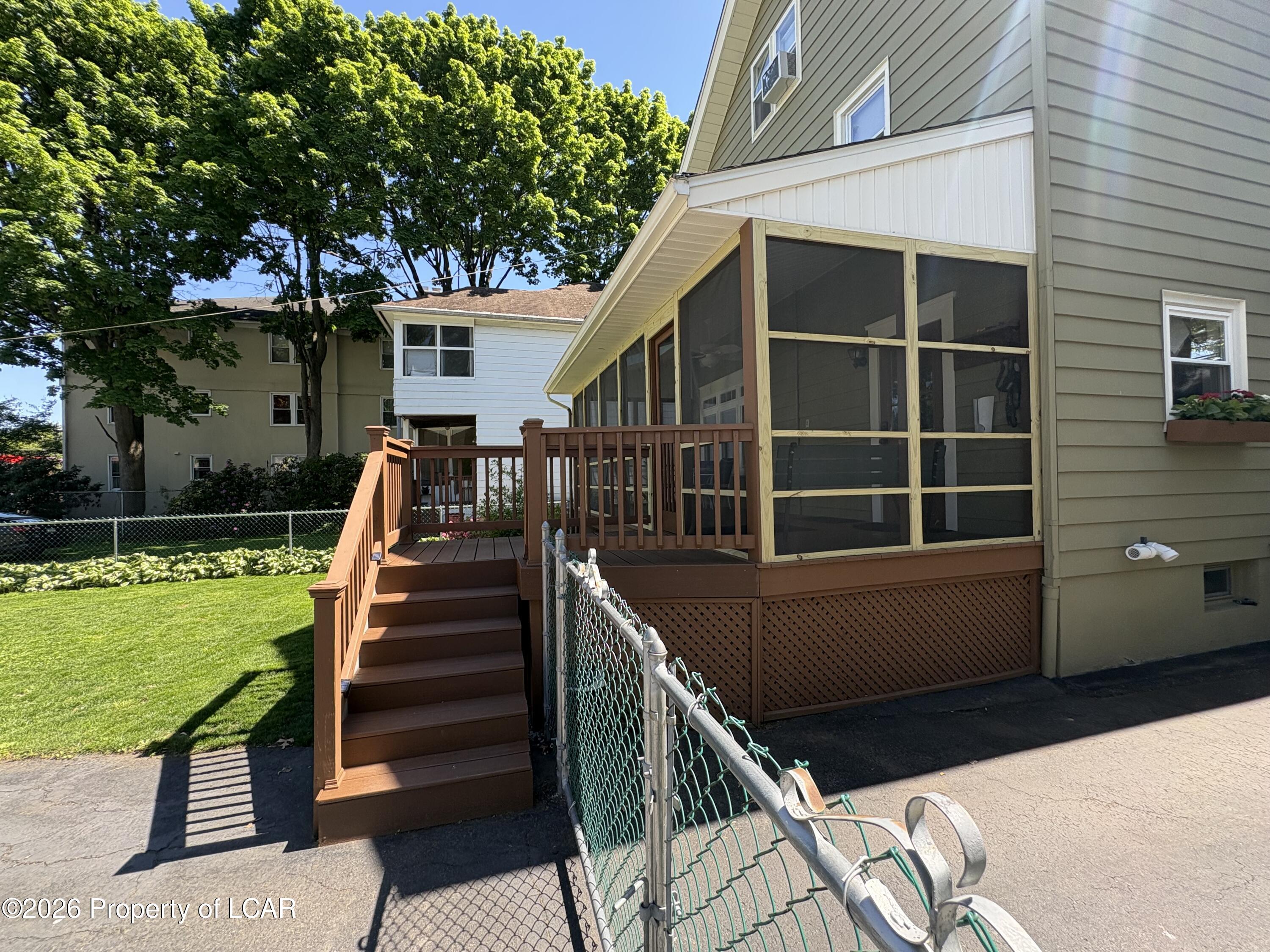 136 E Walnut Street