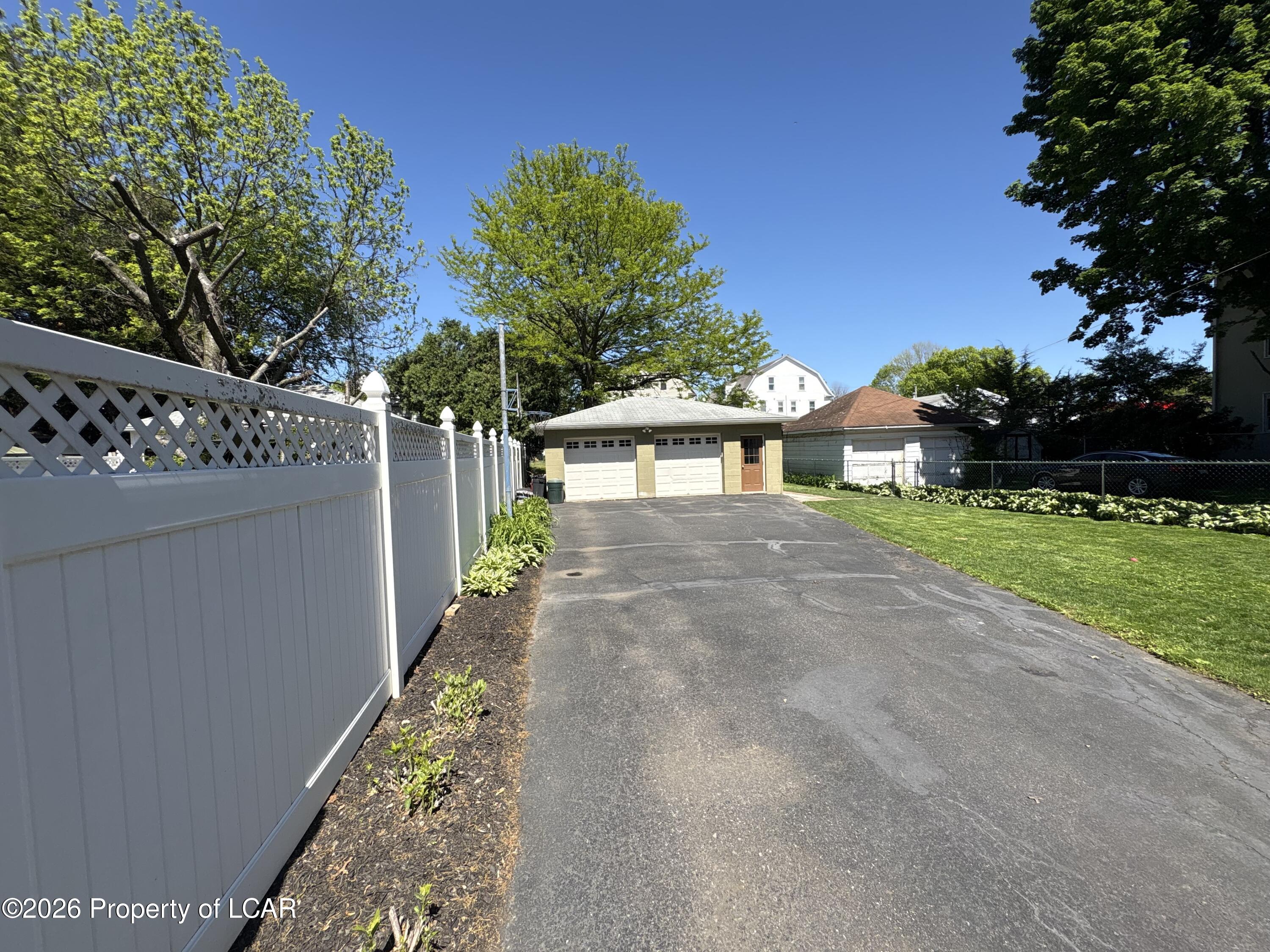 136 E Walnut Street