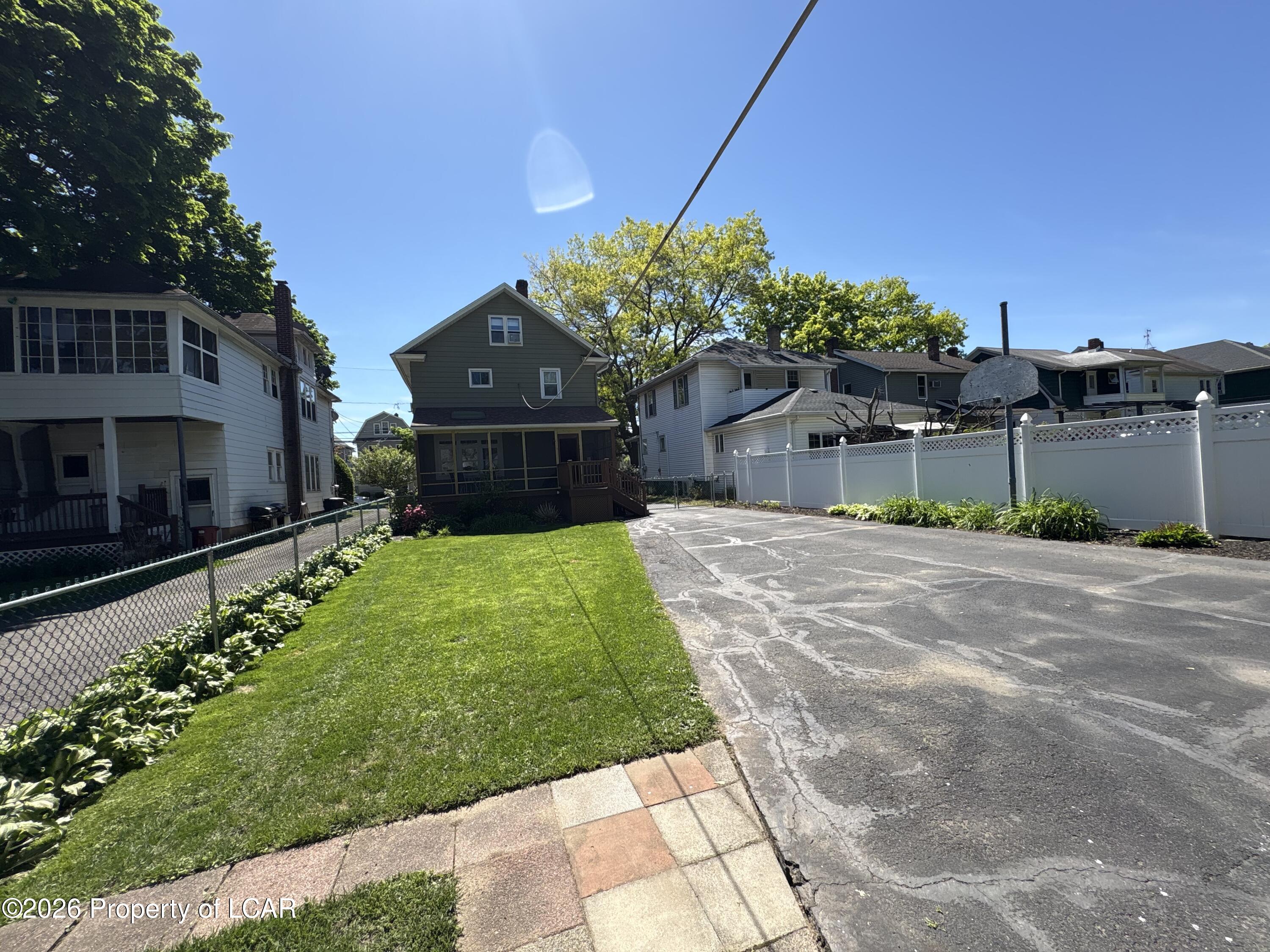 136 E Walnut Street