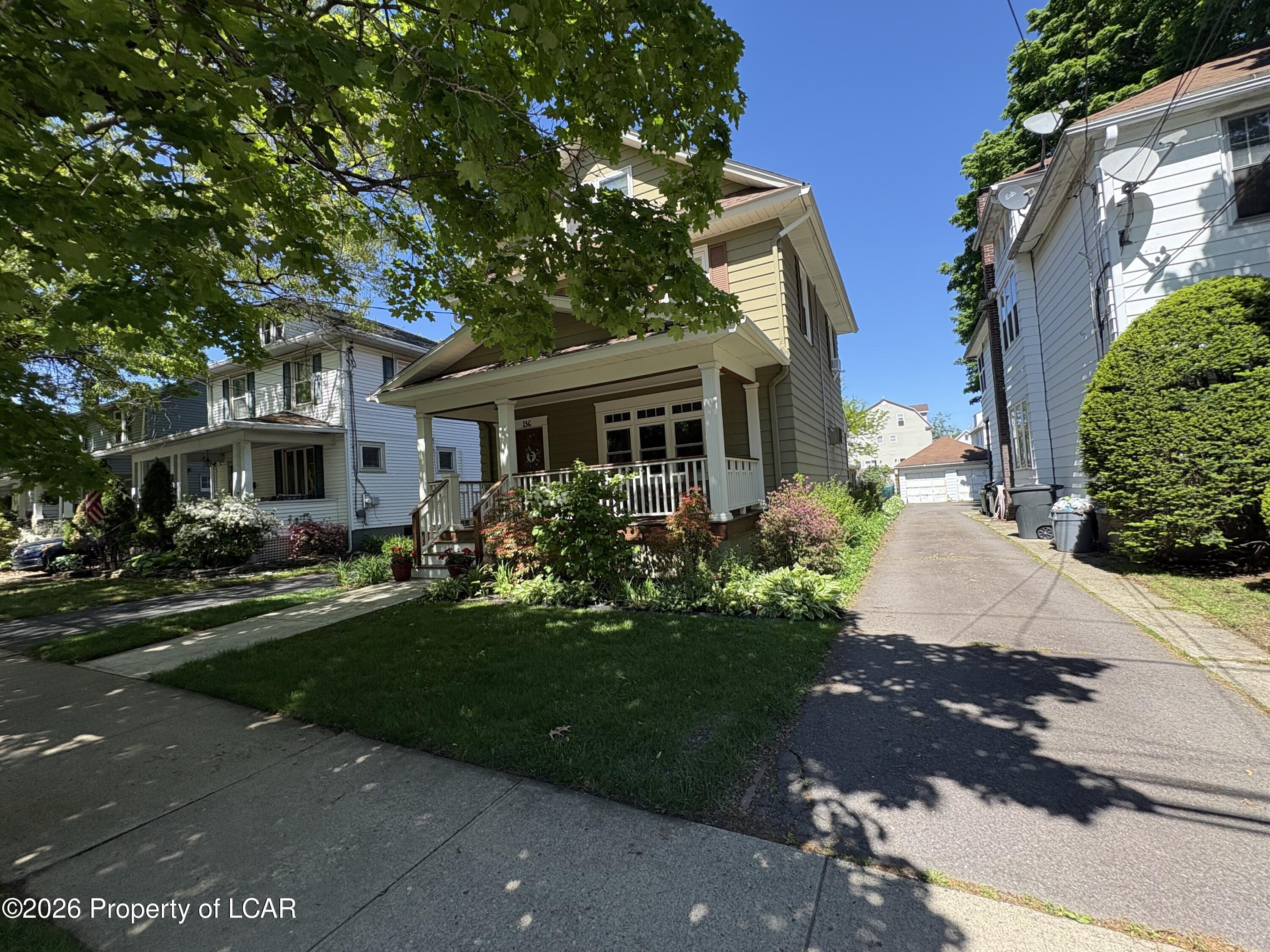 136 E Walnut Street