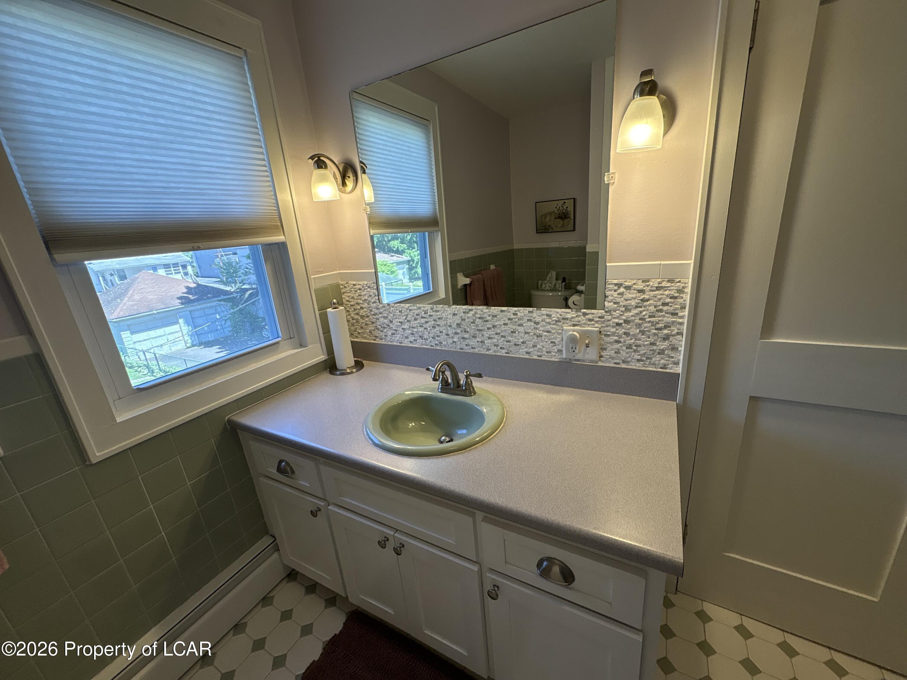 136 E Walnut Street
