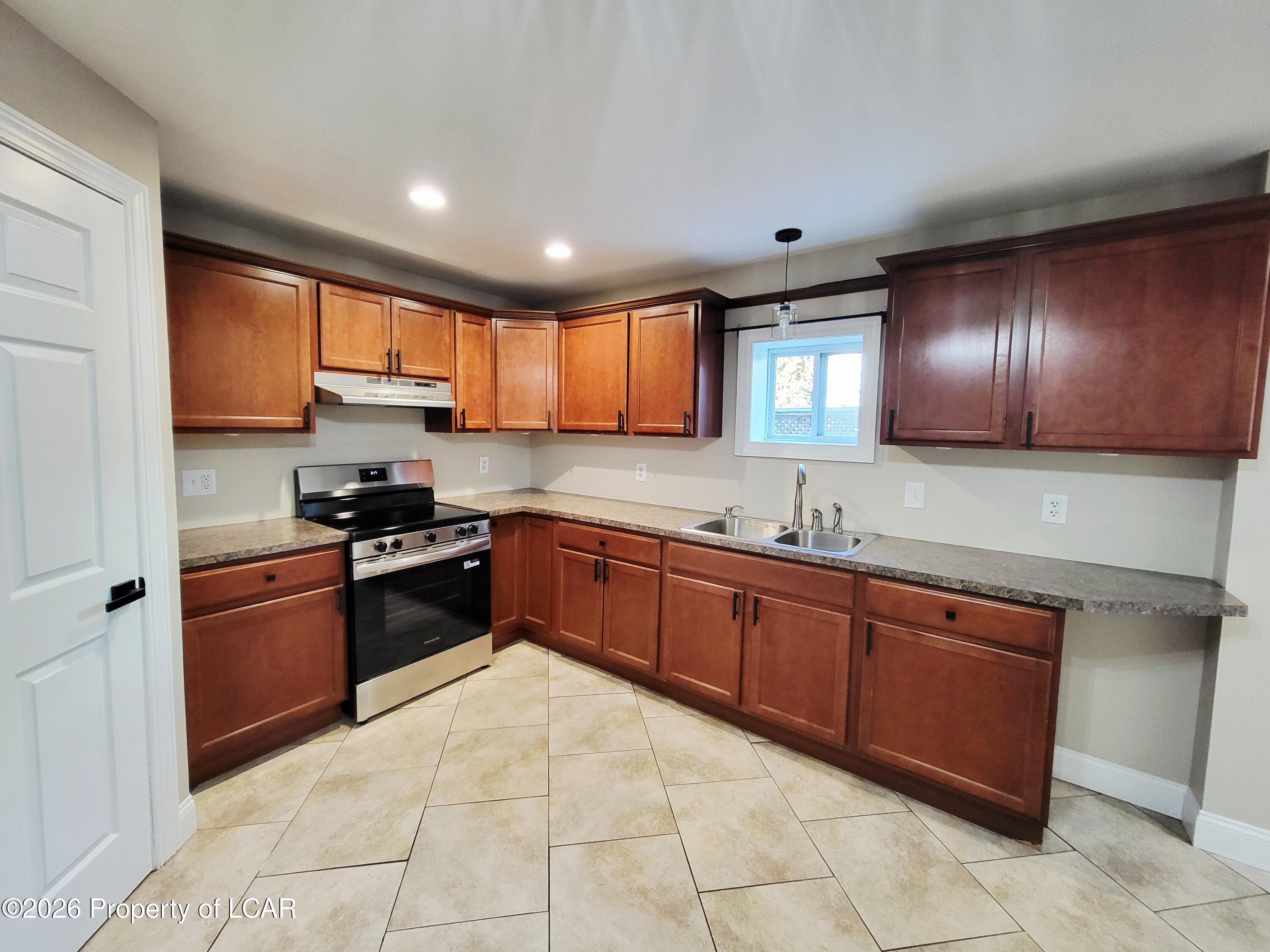 116 Center Street Unit: Front