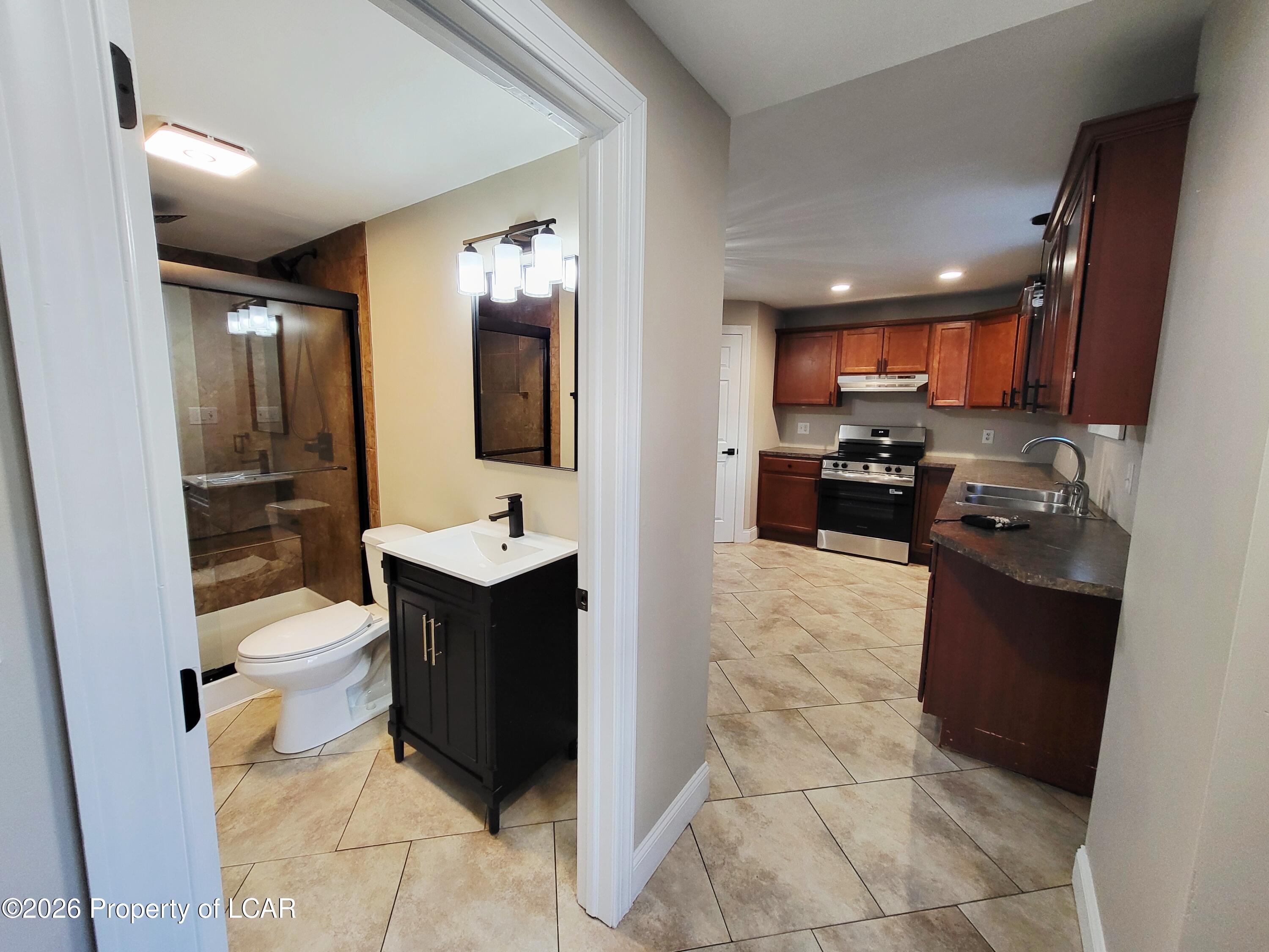 116 Center Street Unit: Front