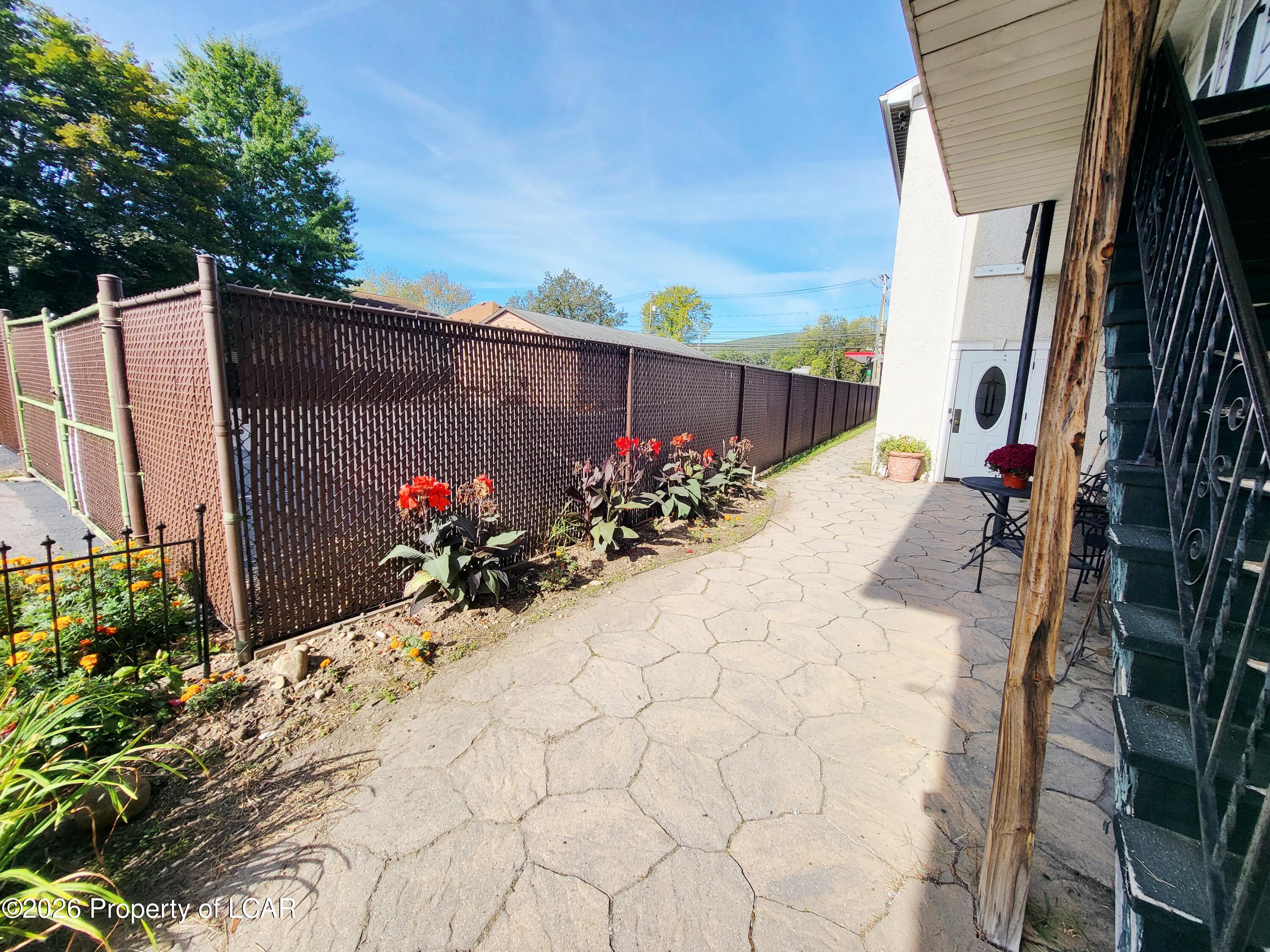 208 Wyoming Avenue Unit: 1