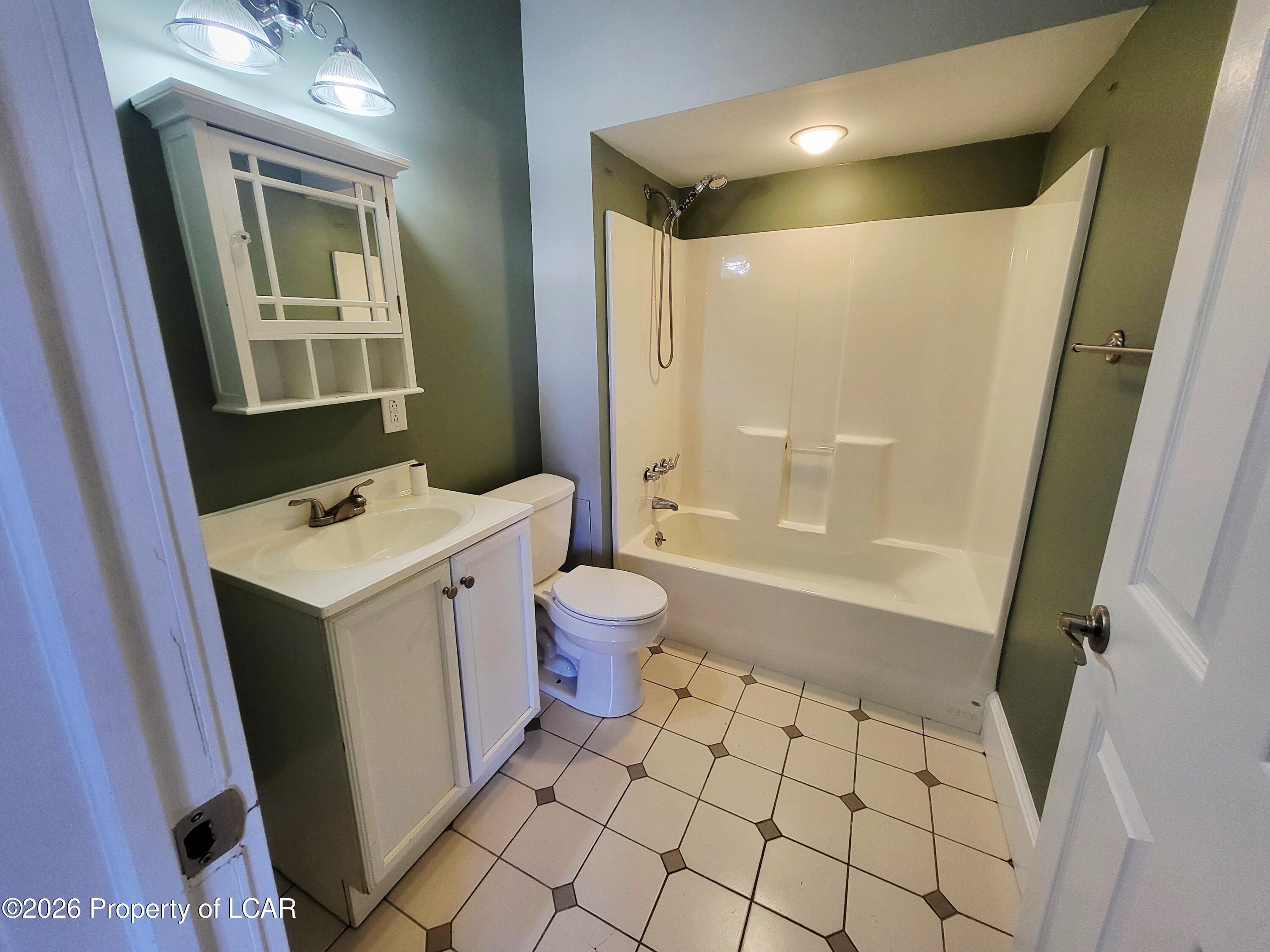 208 Wyoming Avenue Unit: 1